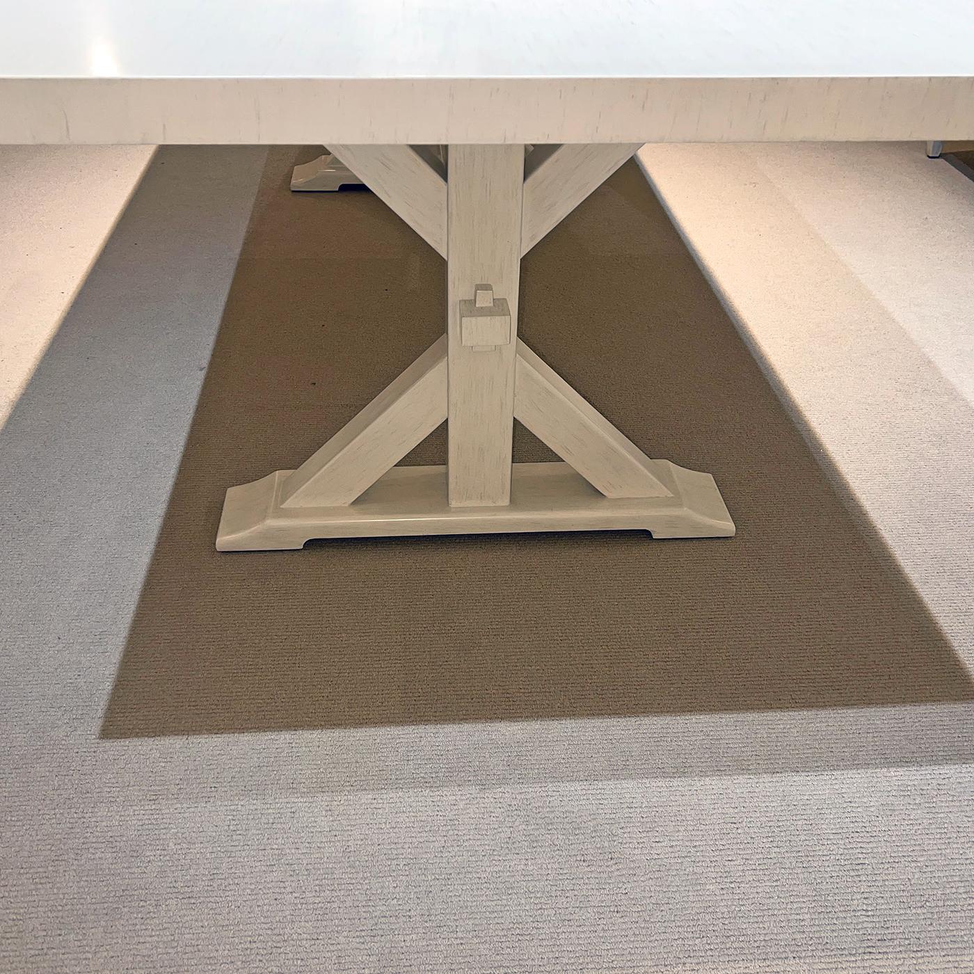 Table de salle à manger blanche à tréteaux en vente 1