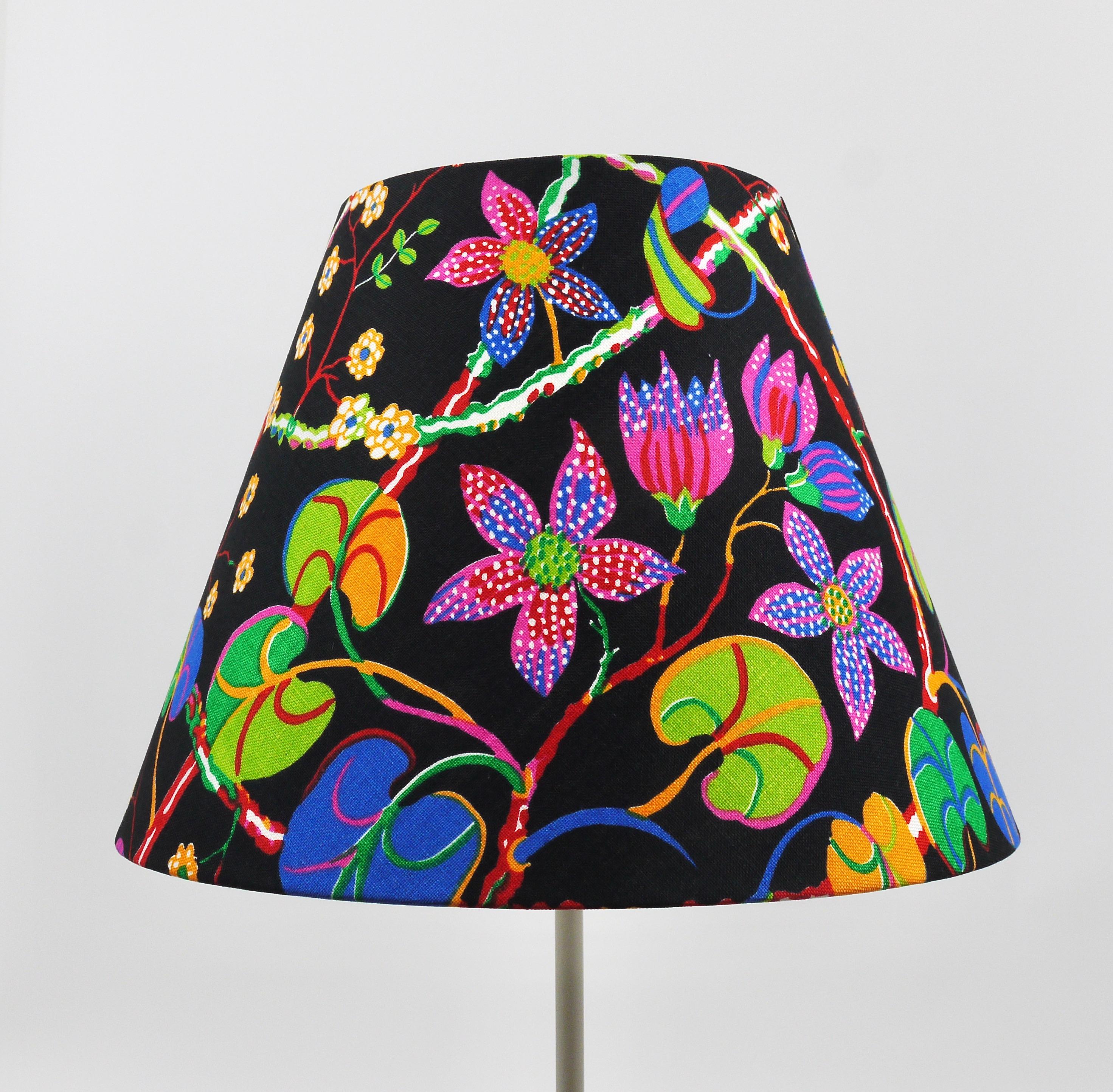 Josef Frank x J.T. Kalmar (Haus & Garten) Lámpara de pie trípode blanca de latón #2057 en venta 4