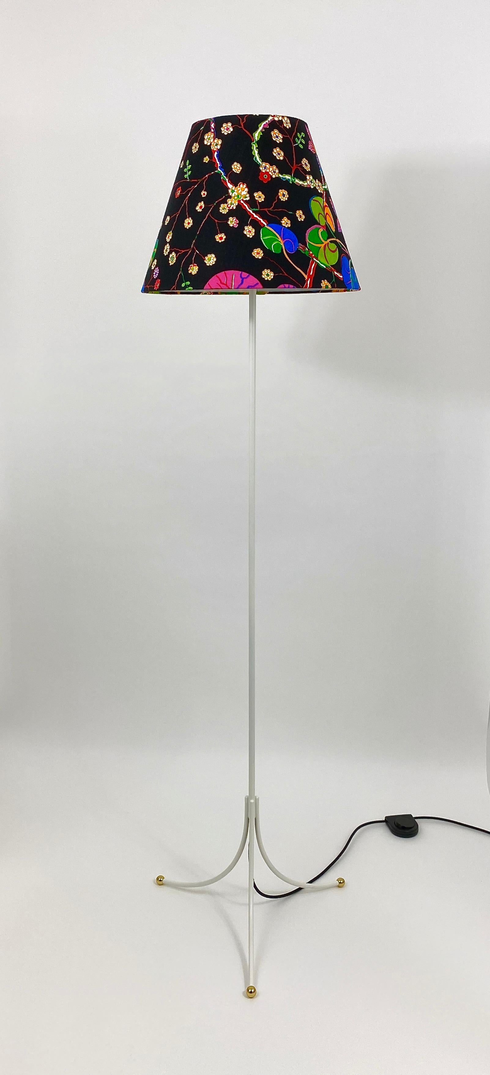 Magnifique lampadaire tripode viennois du milieu du siècle dernier, fabriqué par 
