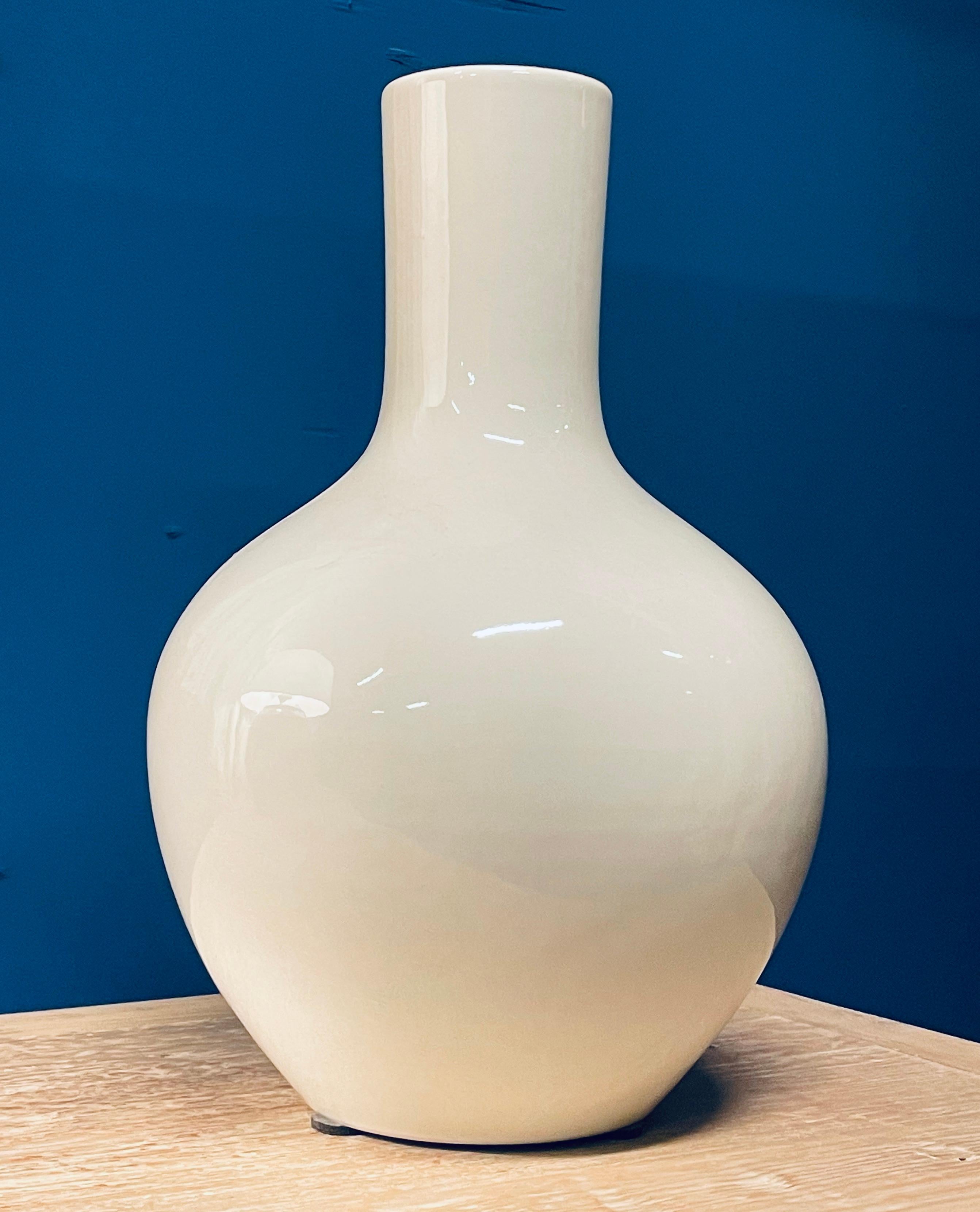 Contemporary Chinese white ceramic vase with elongated tube neck design.
From a large collection.
