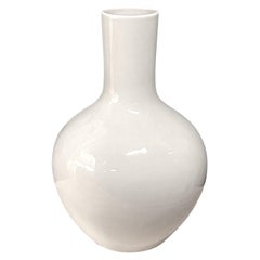 Vase à col tubulaire blanc, Chine, Contemporain