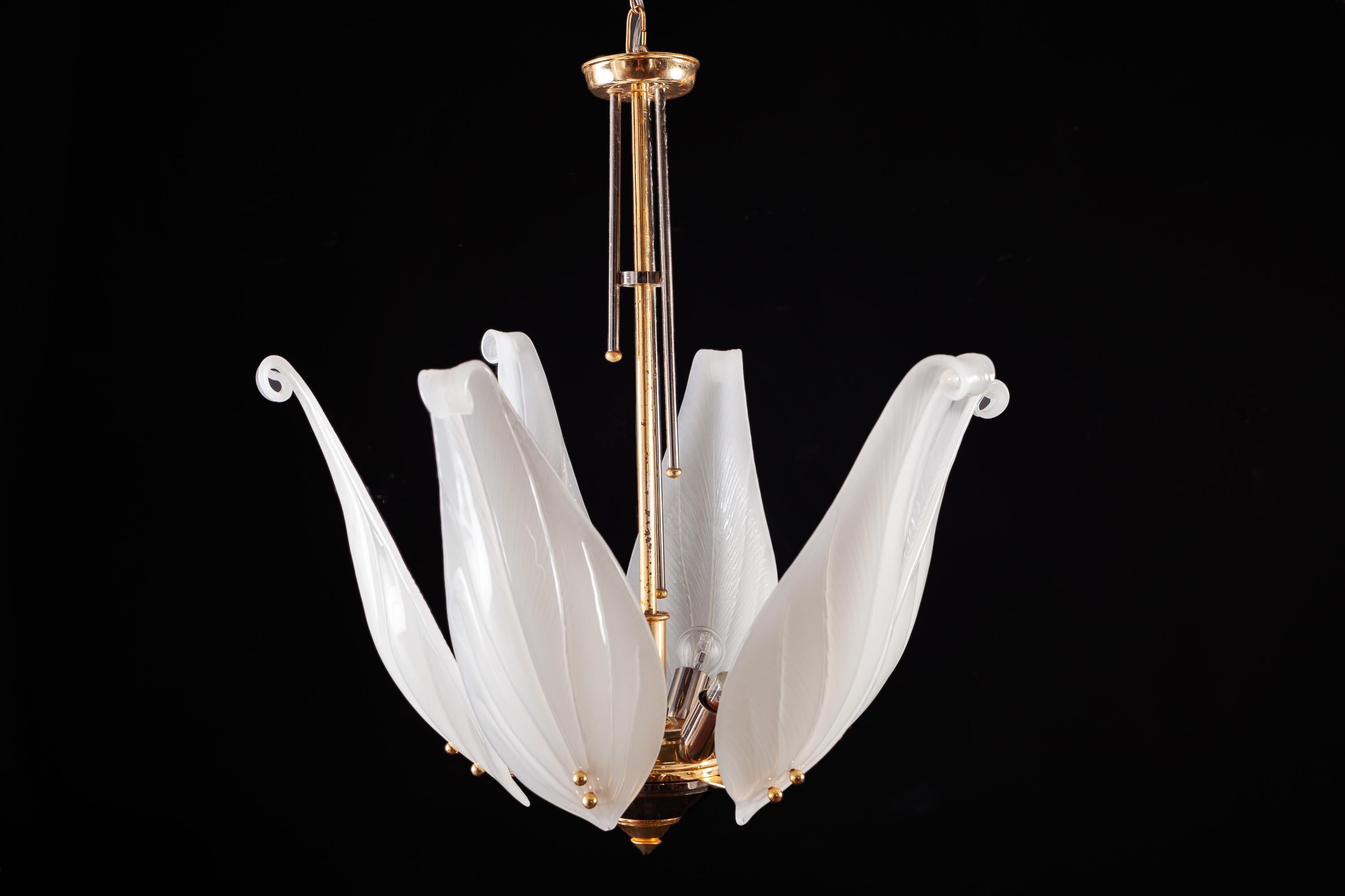 With six white lattimo Murano glass petals and a brass frame.
  