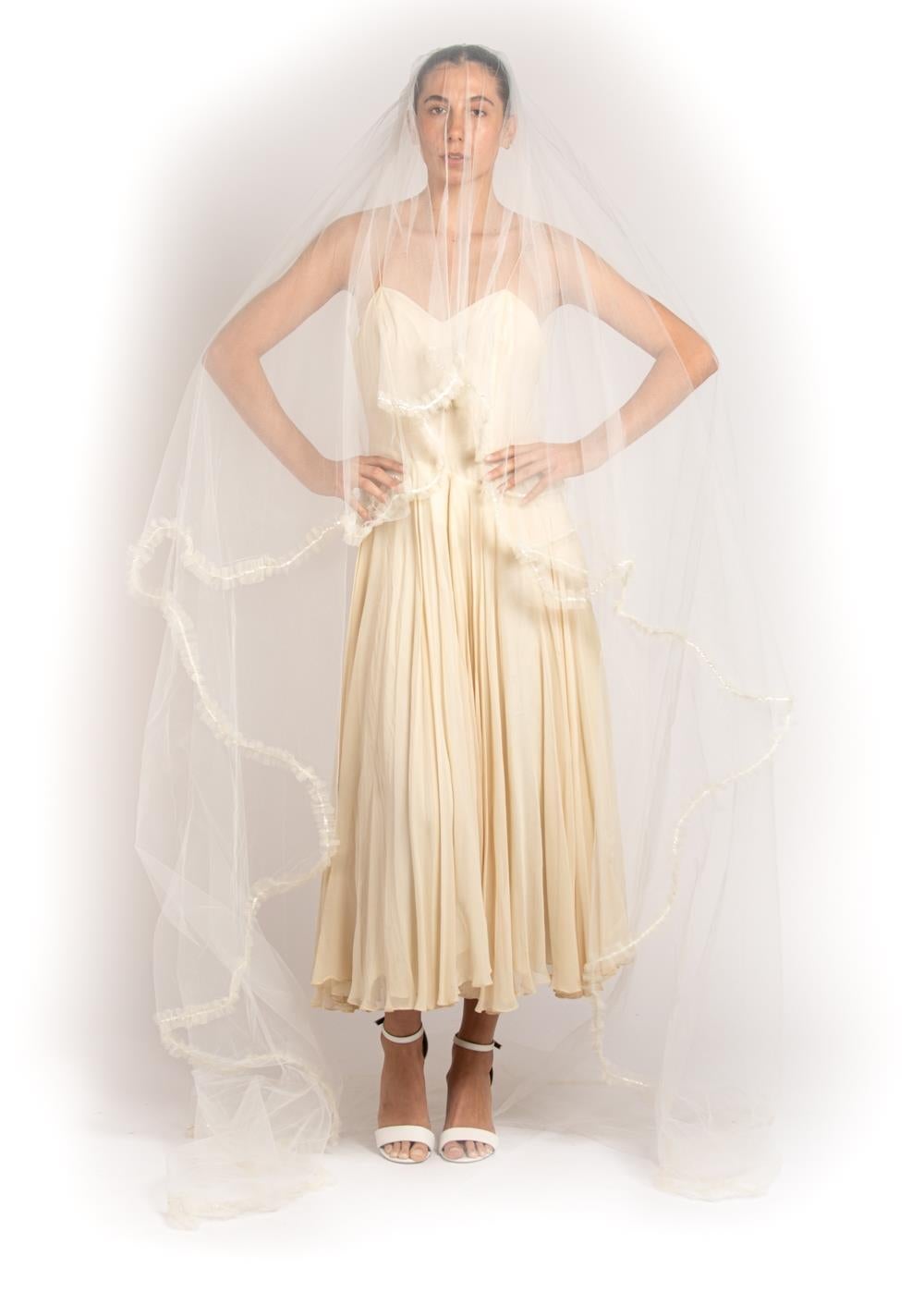White Tulle With Comb Veil In Excellent Condition For Sale In New York, NY
