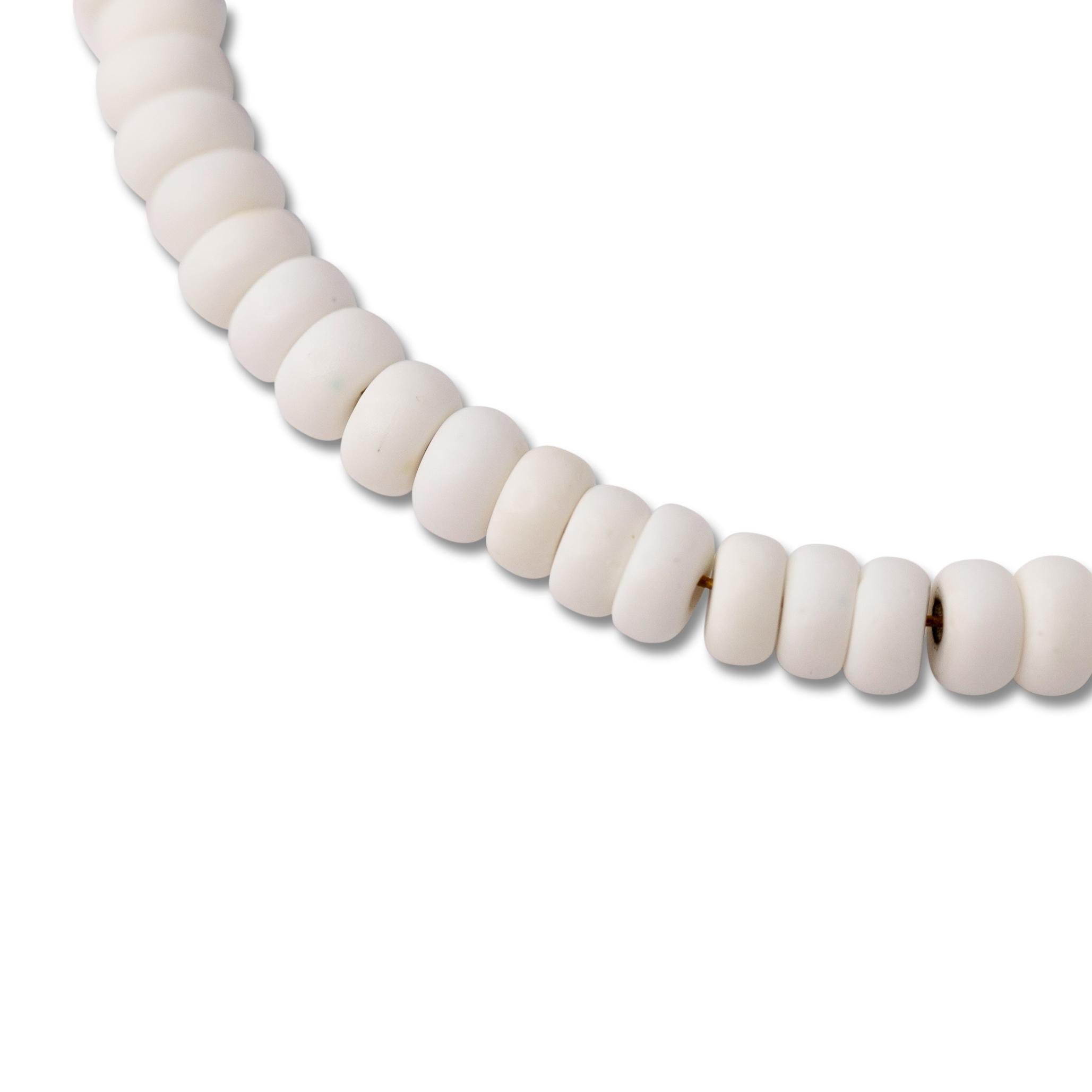 Bracciale a catena in turchese bianco e osso di cane - by Bombyx House In condizioni Nuovo in vendita a Westport, CT