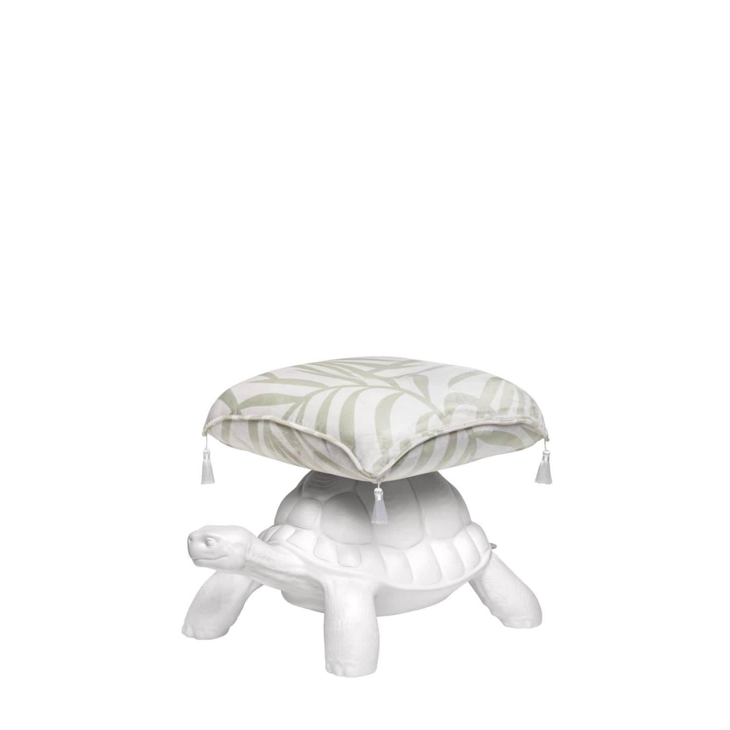 Weißer Rollhocker mit weißer Schildkröte, entworfen von Marcantonio (Moderne) im Angebot