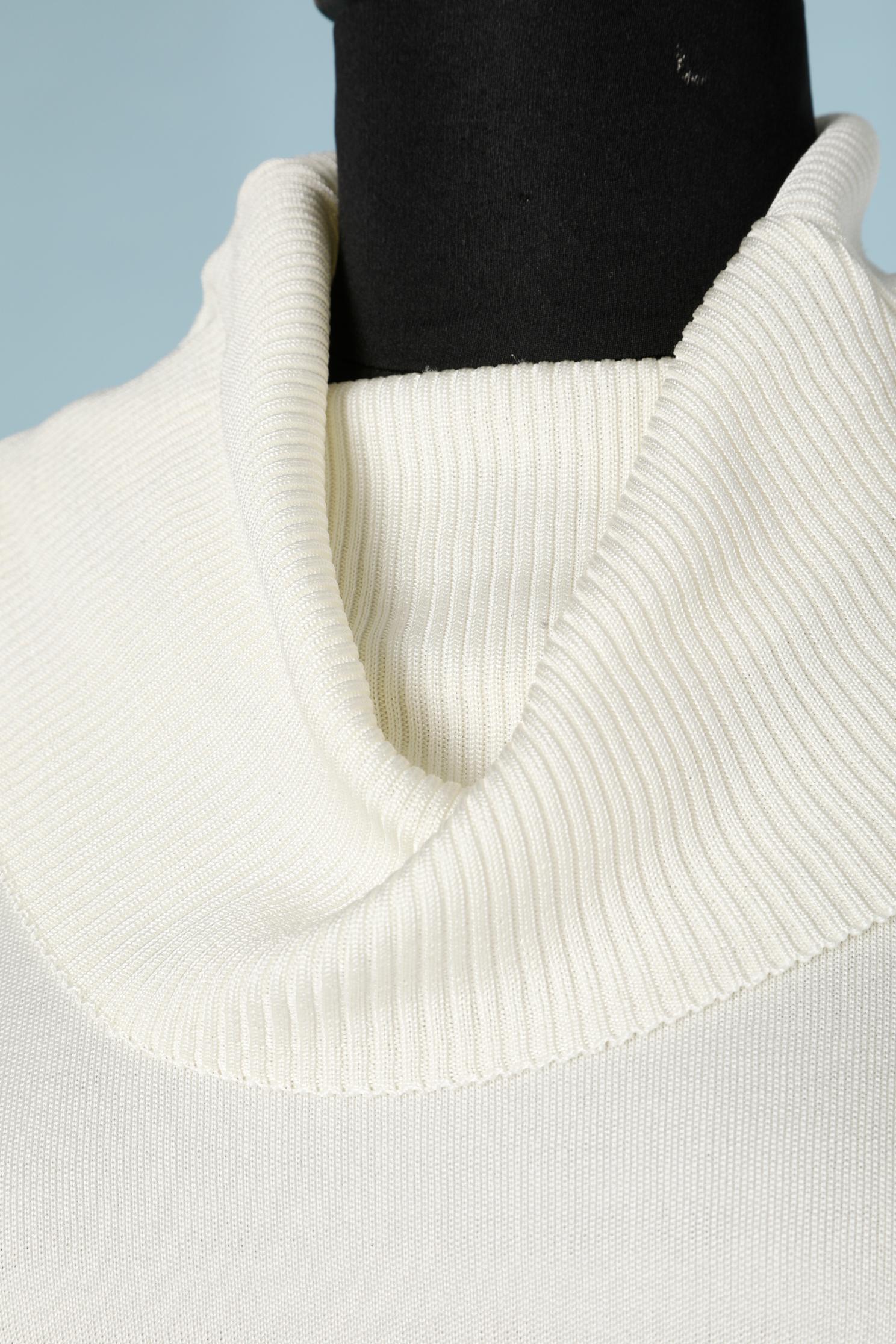 White turtle neck sweater Pierre Cardin  In Excellent Condition For Sale In Saint-Ouen-Sur-Seine, FR