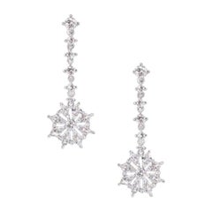 Boucles d'oreilles pendantes en or blanc à taille unique et diamant pur impressionnant