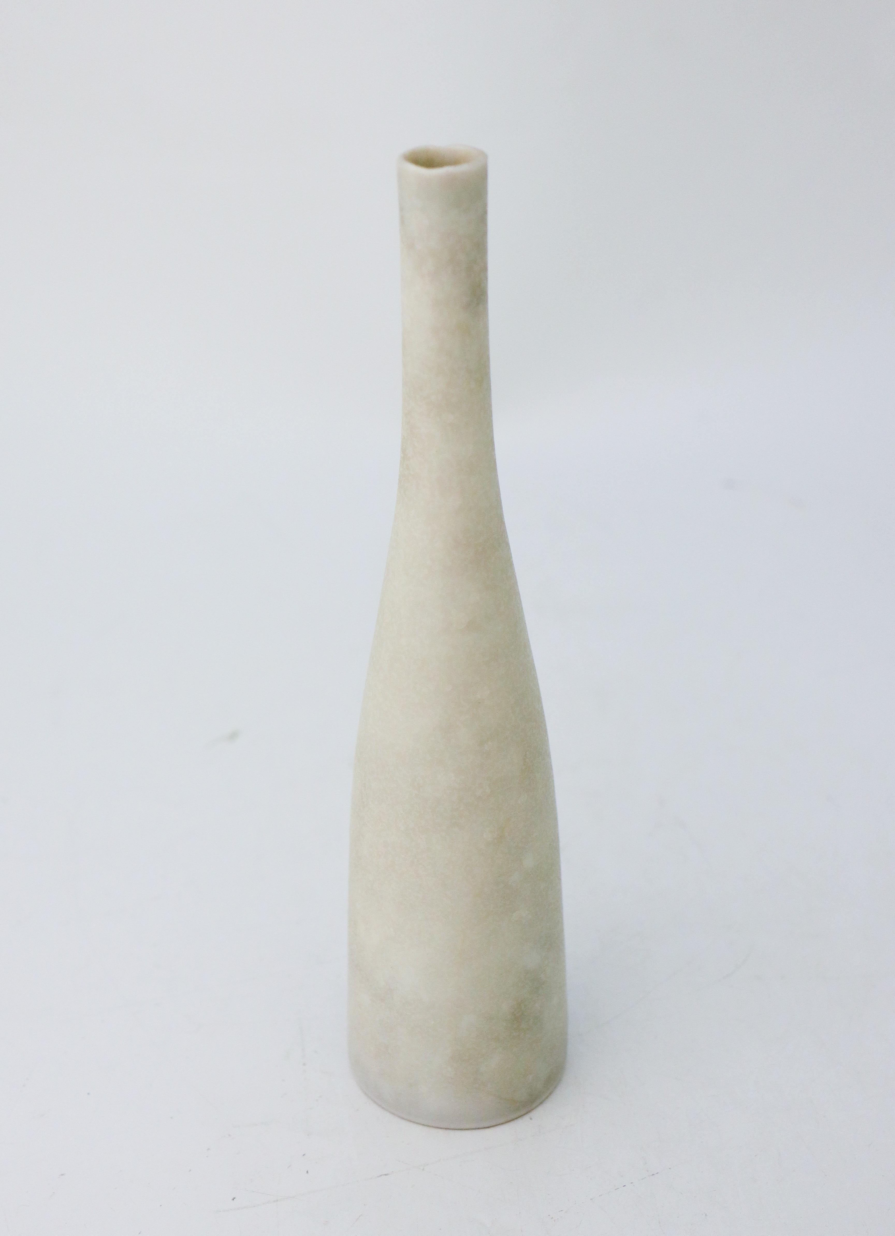 Scandinavian Modern White Unique Vase - Carl-Harry Stålhane - Rörstrand - Mid 20th Century 1961 For Sale