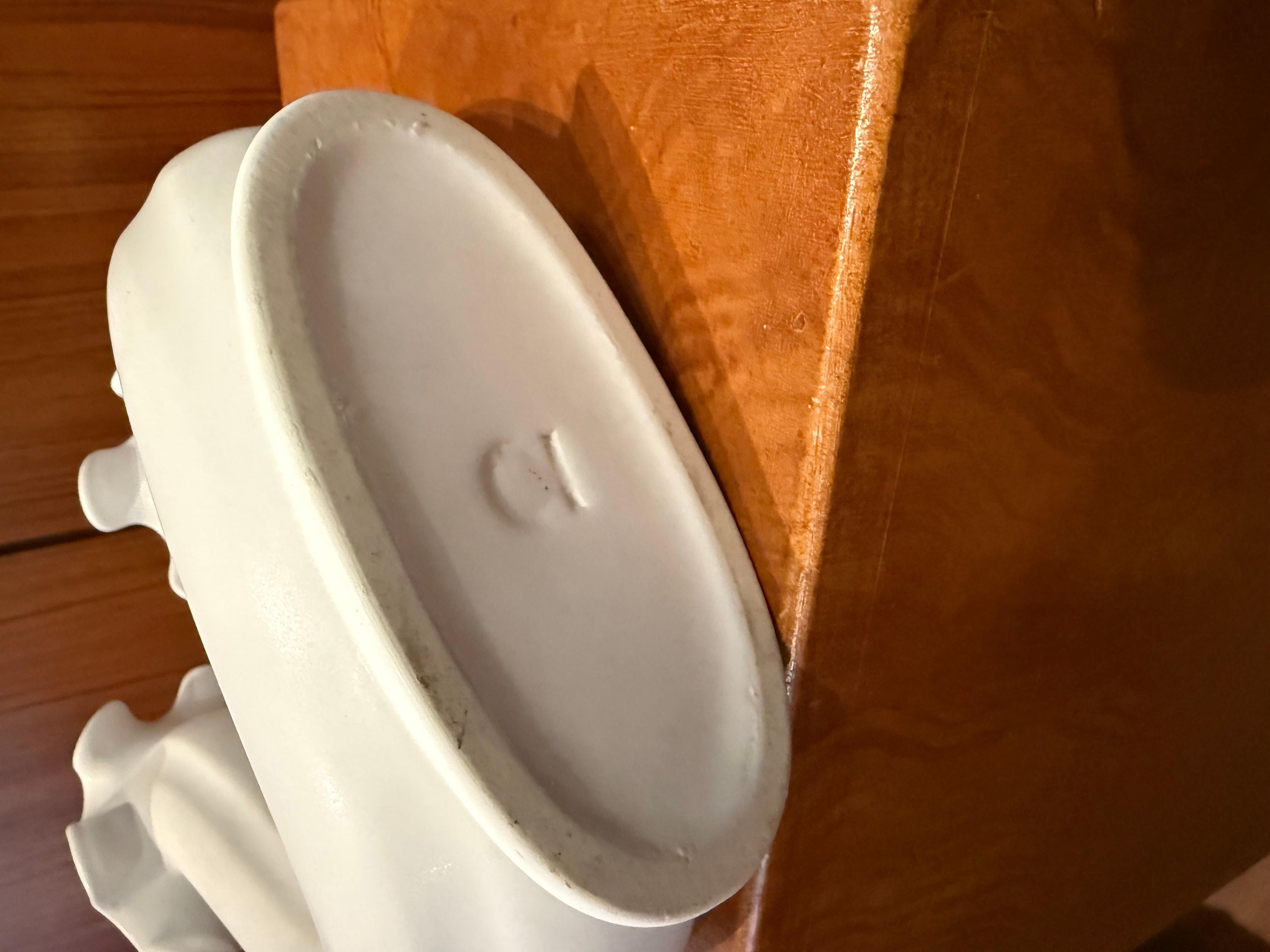 Vaso scultoreo VÅGA bianco di Wilhelm Kage per Gustavsberg, Svezia, anni '40 in vendita 3