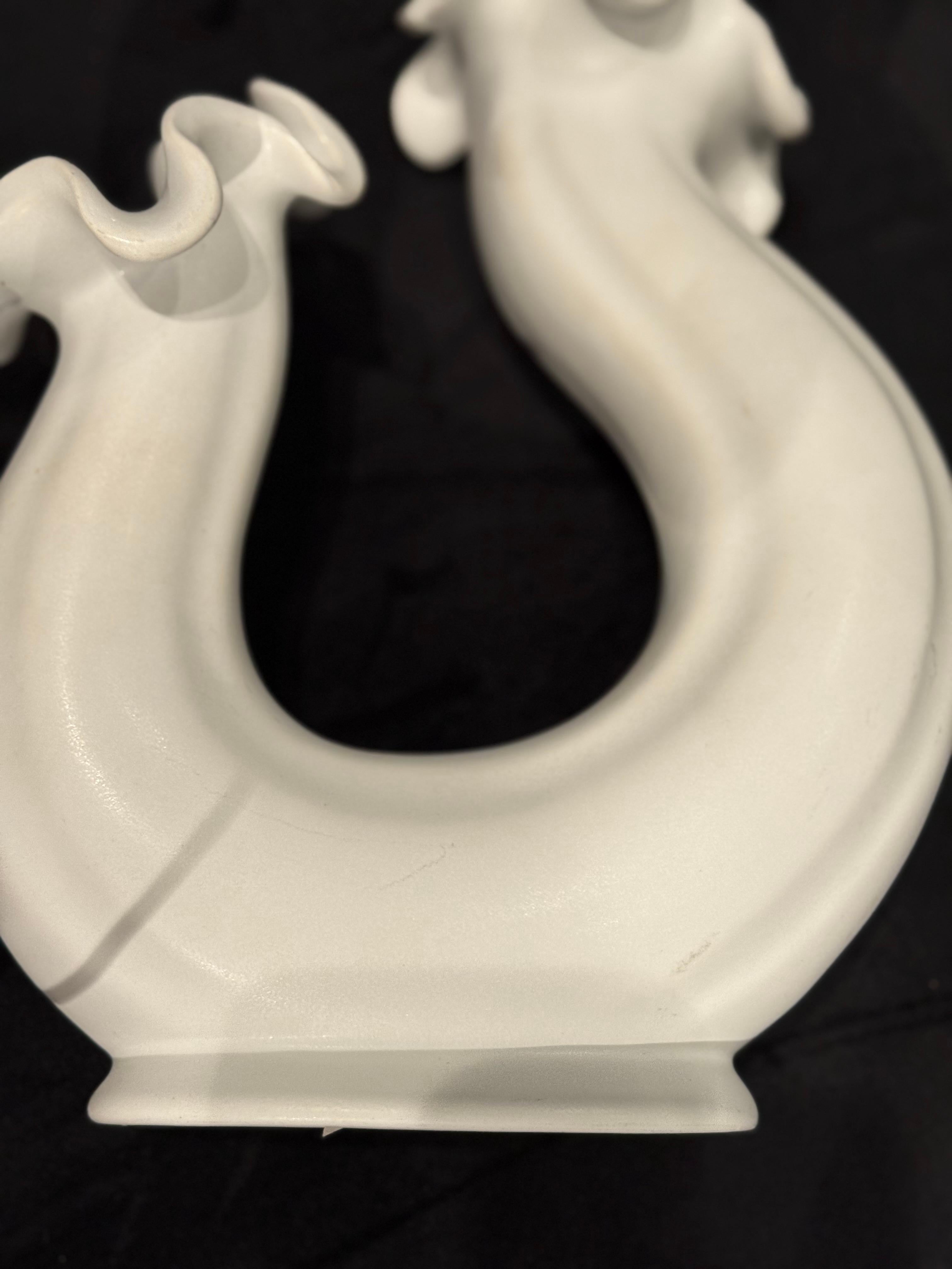 Vaso scultoreo VÅGA bianco di Wilhelm Kage per Gustavsberg, Svezia, anni '40 in vendita 5