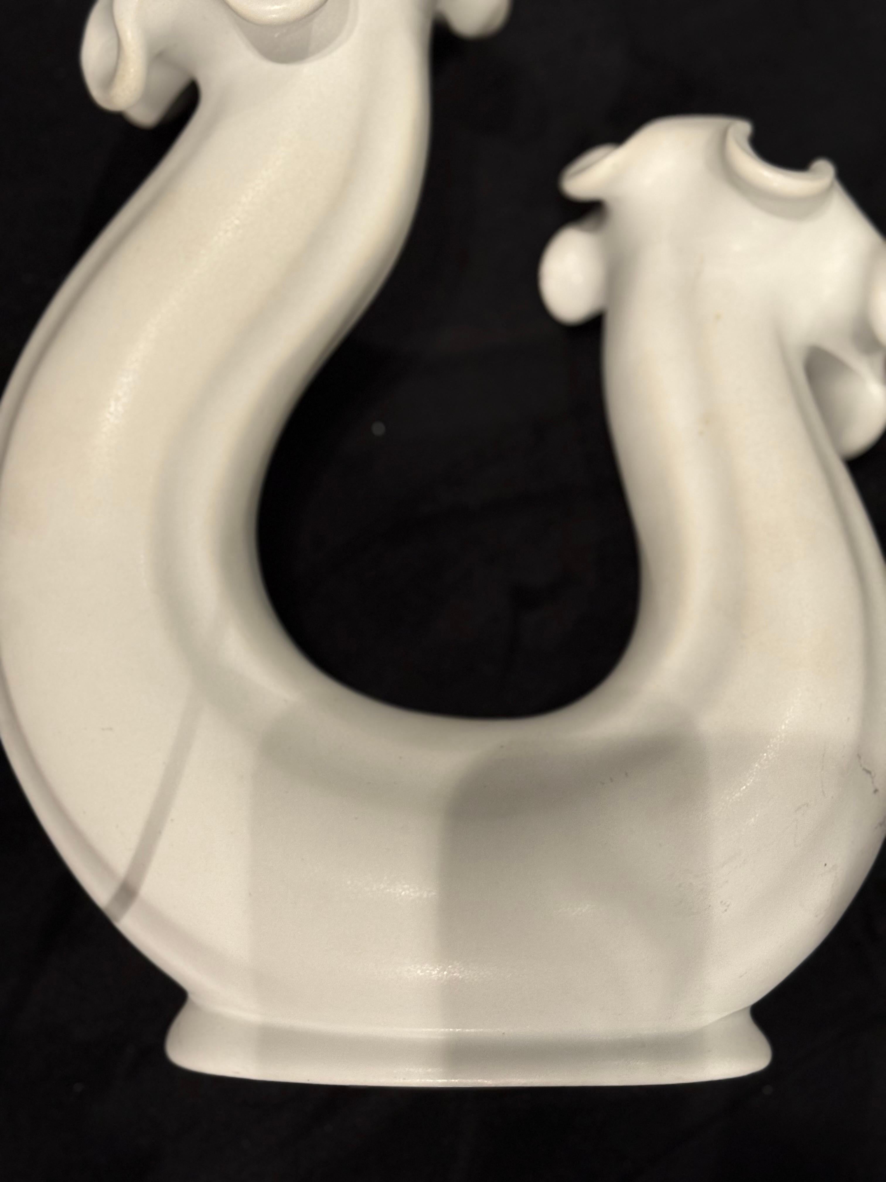 Vaso scultoreo VÅGA bianco di Wilhelm Kage per Gustavsberg, Svezia, anni '40 in vendita 7