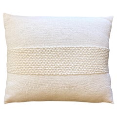 Grand coussin d'appoint Valle blanc en coton et laine fait à la main 35" x 28"