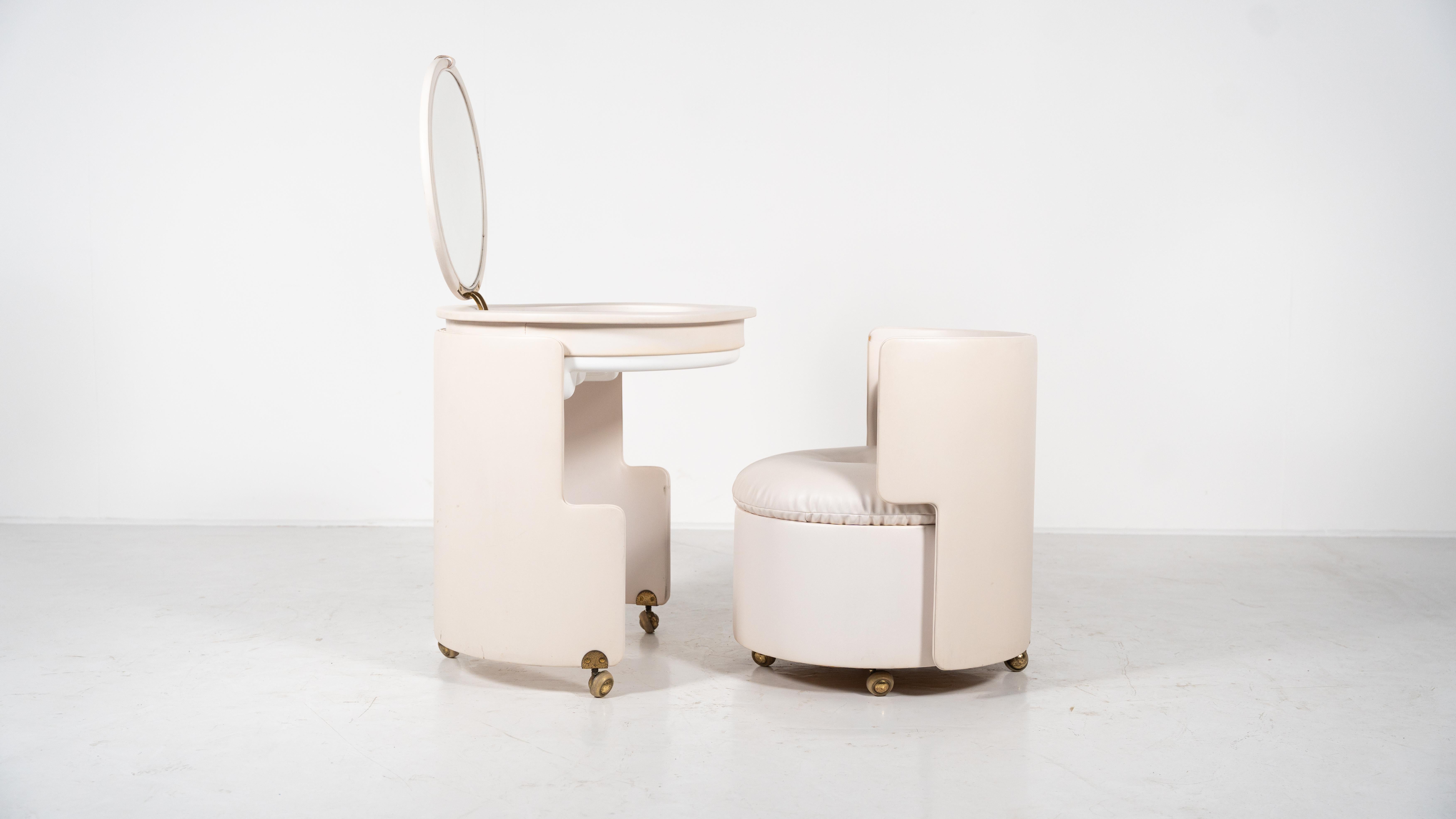 White Vanity Mod. Dilly Daily by Luigi Massoni for Poltrona Frau, 1968 For Sale 3