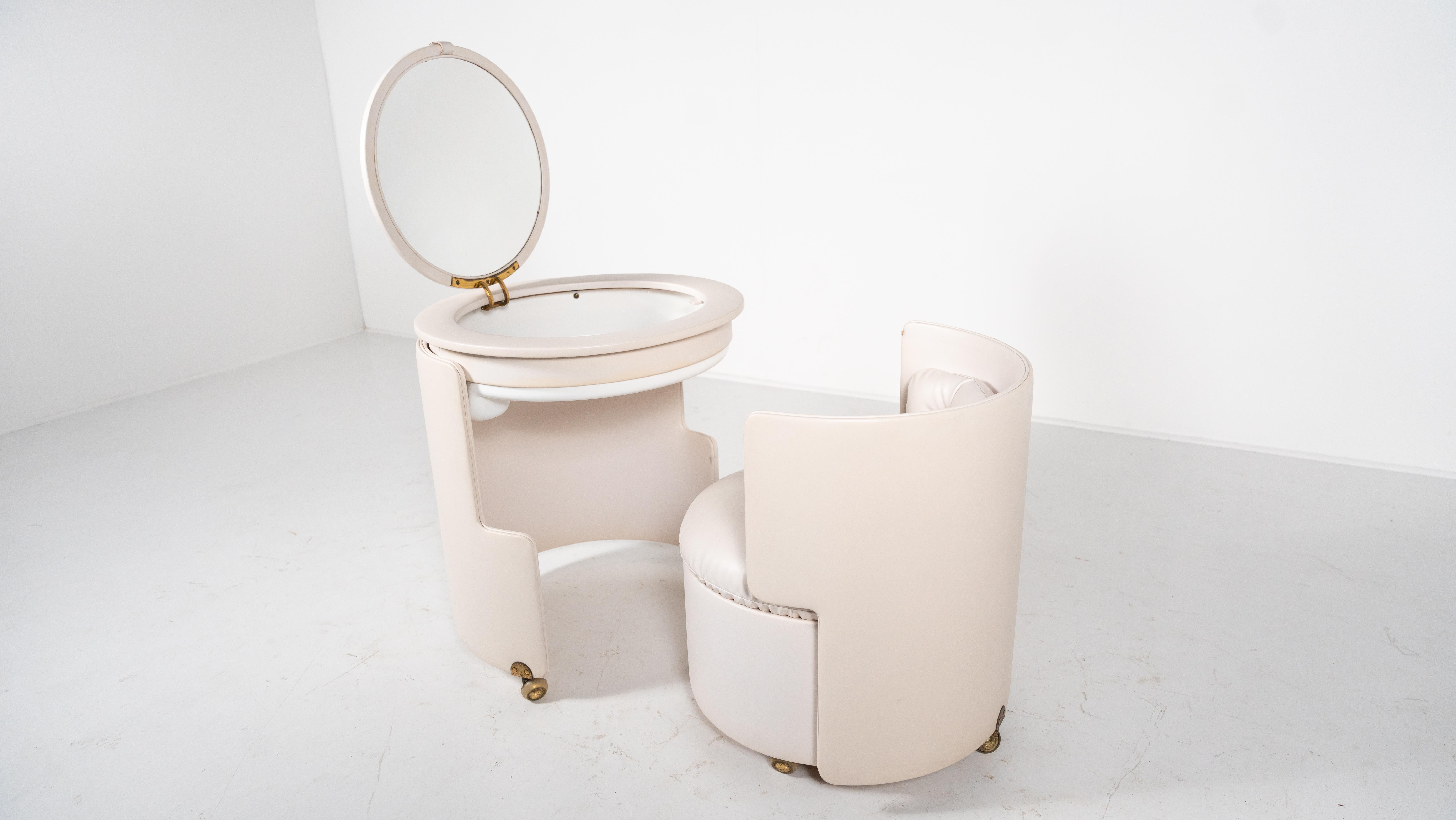 White Vanity Mod. Dilly Daily by Luigi Massoni for Poltrona Frau, 1968 For Sale 4