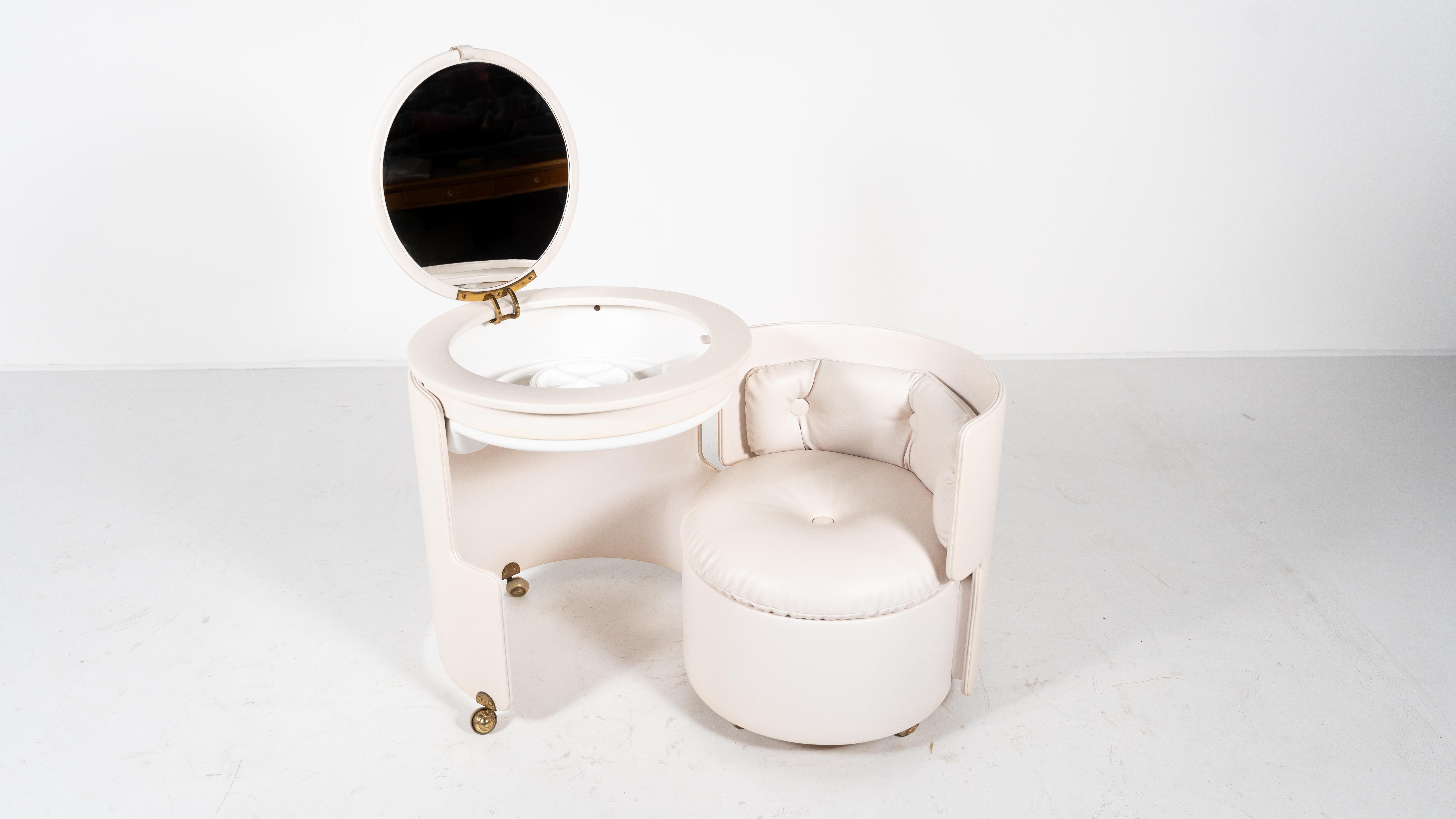 White Vanity Mod. Dilly Daily by Luigi Massoni for Poltrona Frau, 1968 For Sale 12