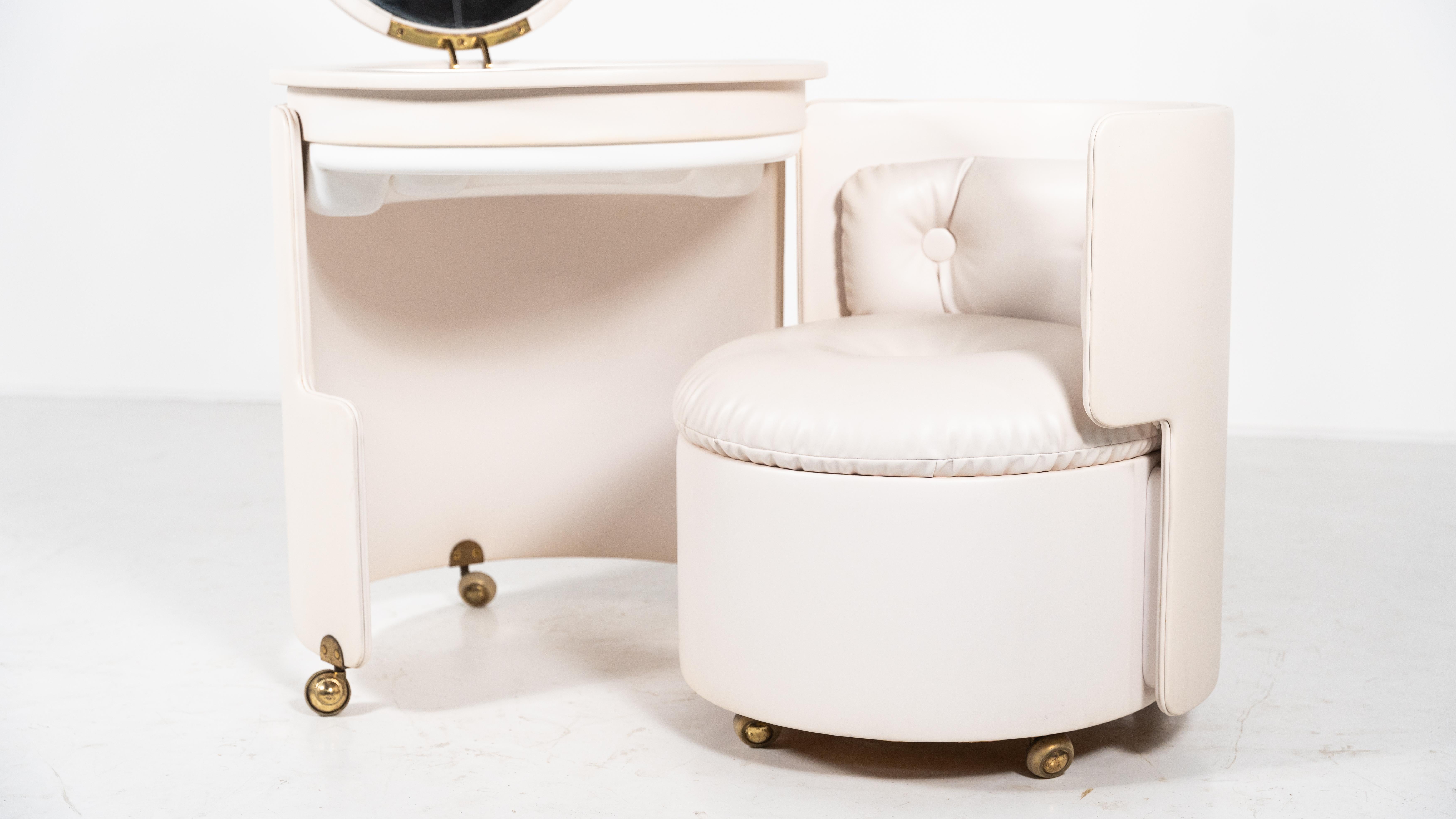 White Vanity Mod. Dilly Daily by Luigi Massoni for Poltrona Frau, 1968 11
