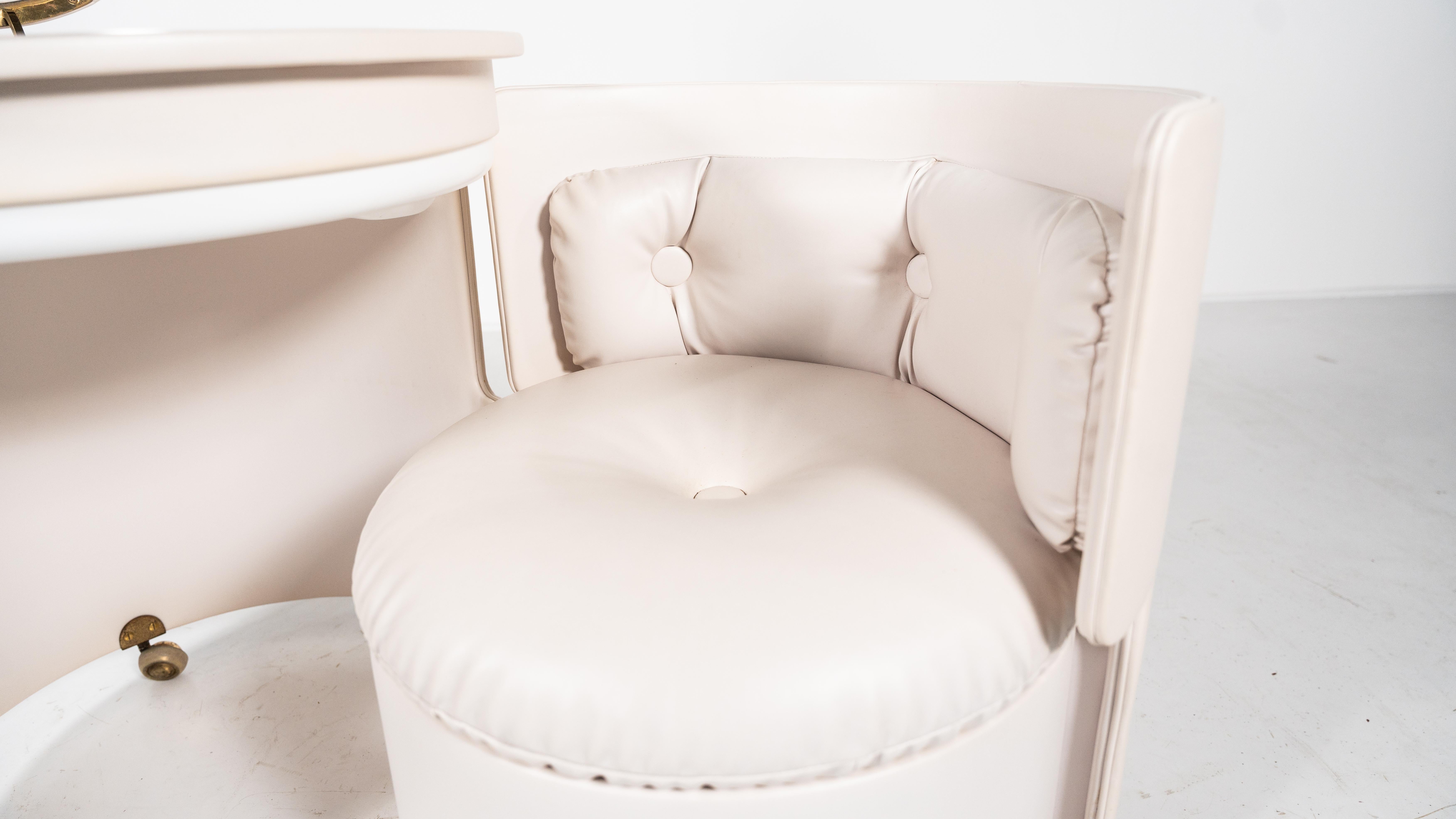 Mid-20th Century White Vanity Mod. Dilly Daily by Luigi Massoni for Poltrona Frau, 1968