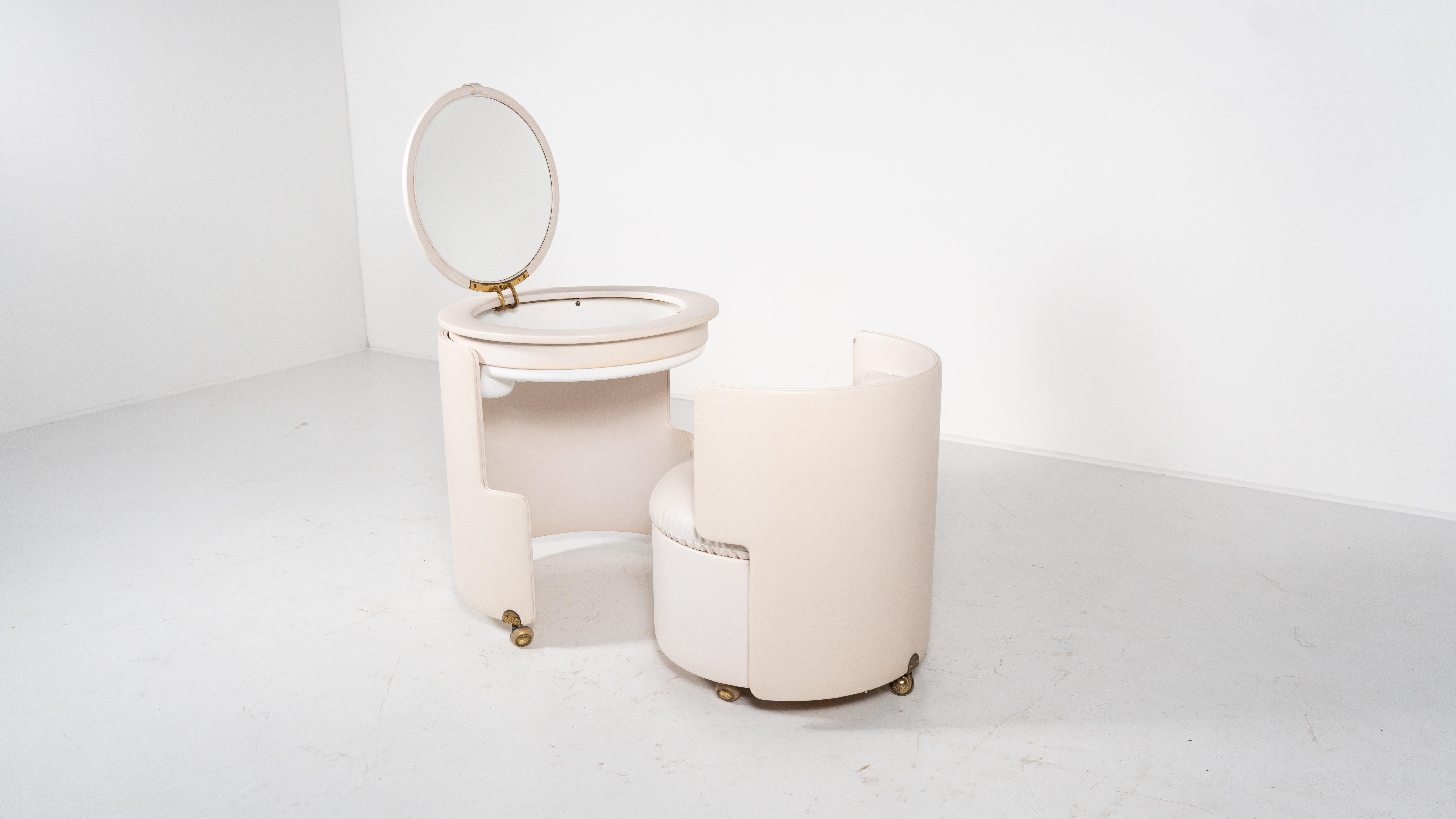Leather White Vanity Mod. Dilly Daily by Luigi Massoni for Poltrona Frau, 1968
