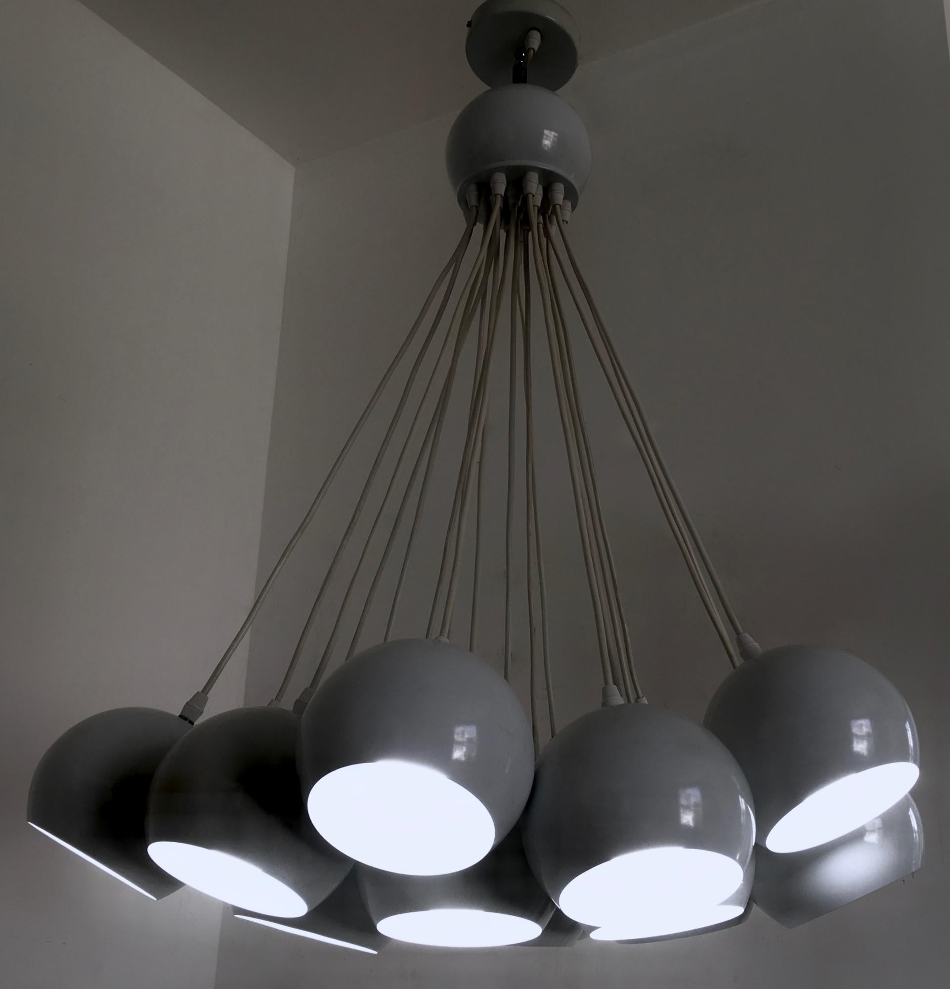 Late 20th Century White Varnished Metal Chandelier with Nineteen Lampshades, Italy, 1980s