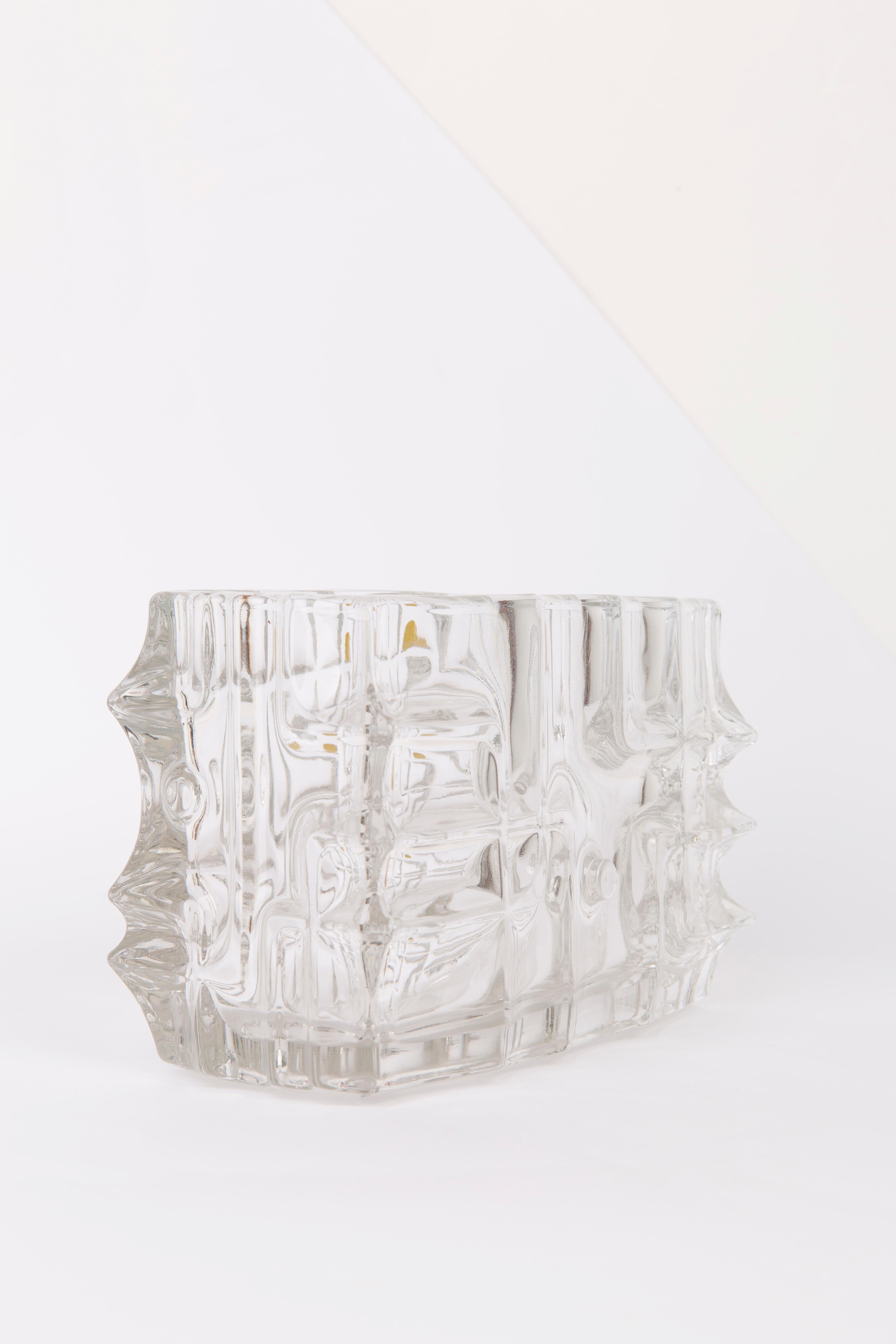Mid-Century Modern Vase blanc de Vladislav Urban pour l'Union de Sklo, 20e siècle, Europe, années 1960 en vente