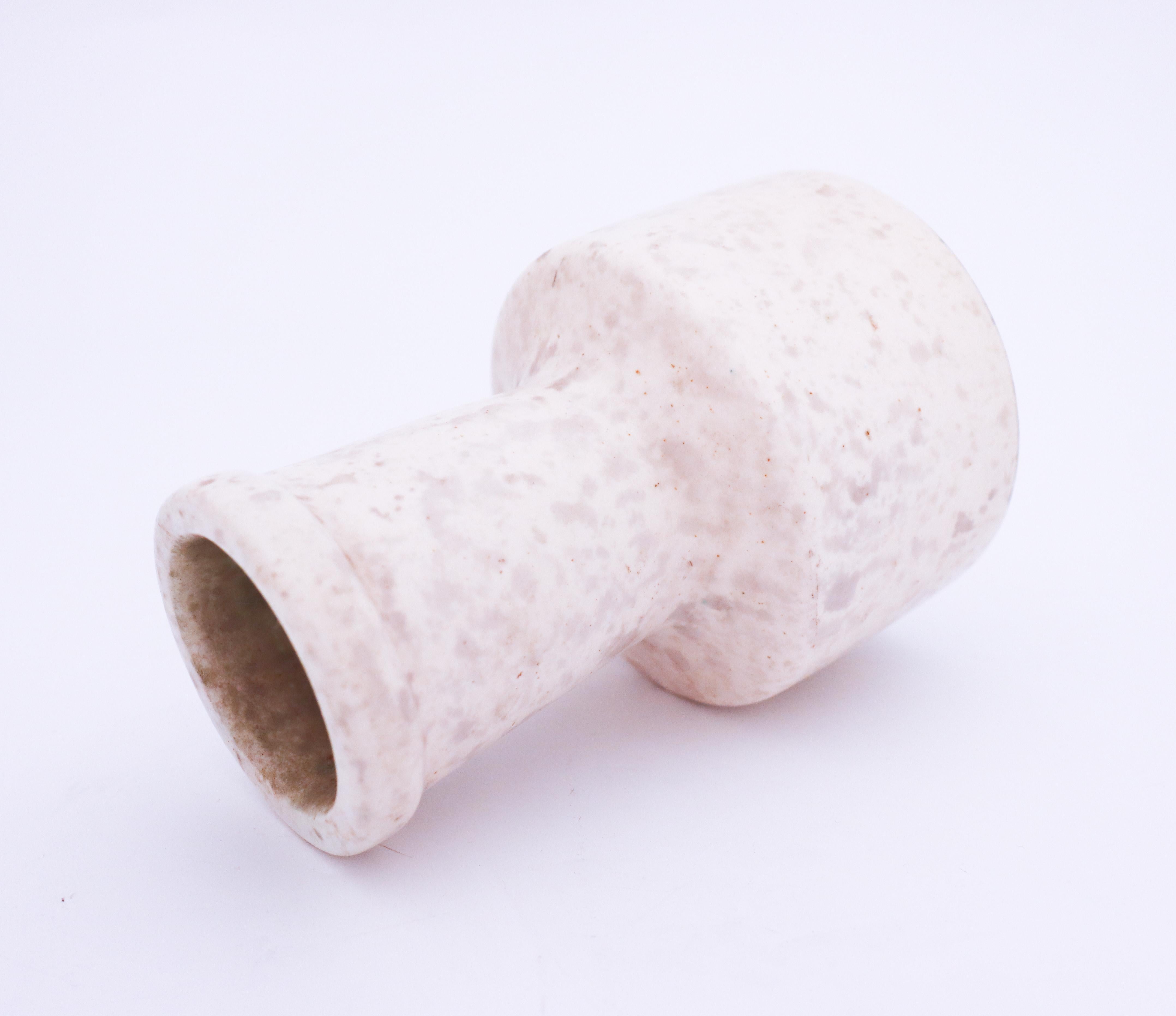 Milieu du XXe siècle Vase blanc, céramique de Hans Hedberg, Biot, France, Scandinavian Modern en vente