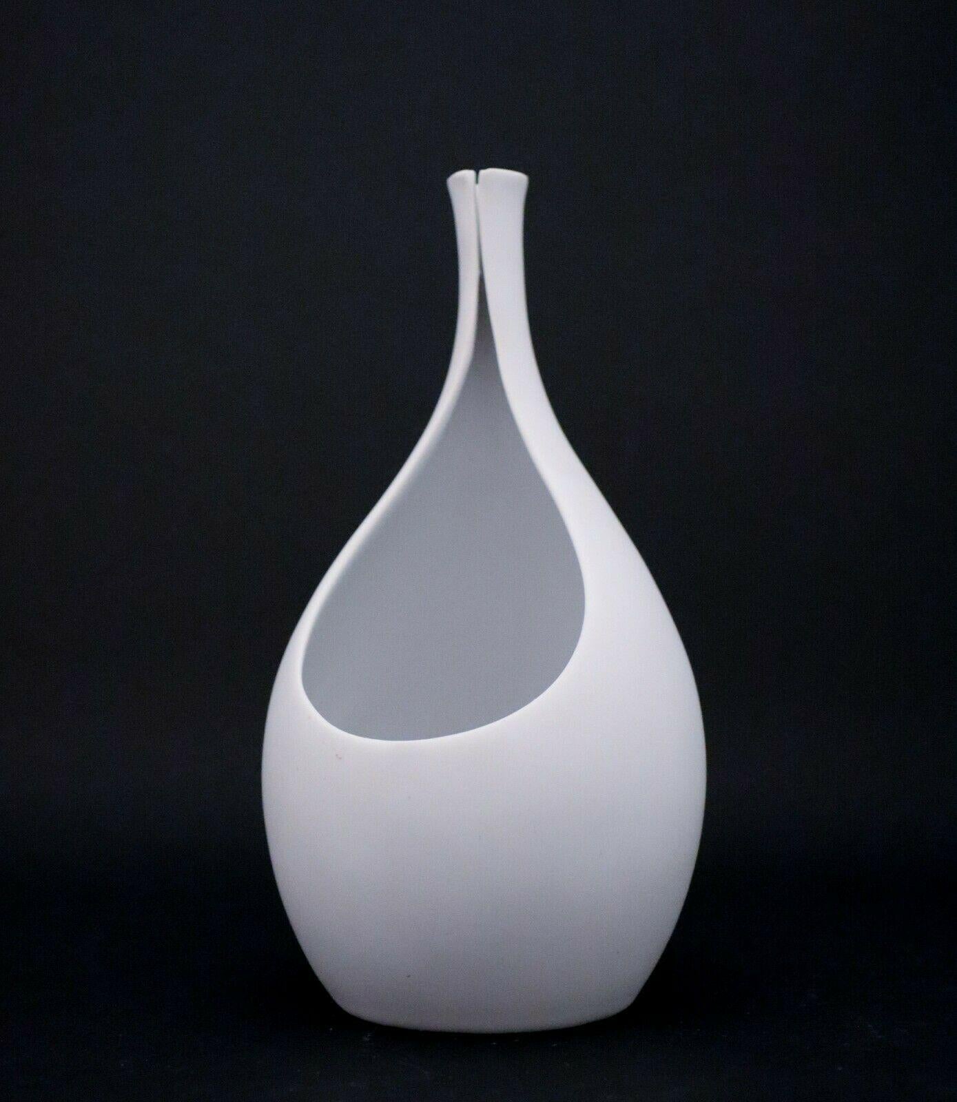 Weiße weiße Vase, Pungo Carrara von Stig Lindberg, Gustavsberg (Skandinavische Moderne) im Angebot