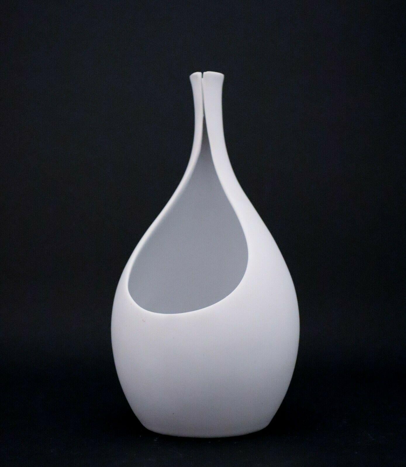 Scandinavo moderno Vaso bianco, Pungo Carrara di Stig Lindberg, Gustavsberg in vendita