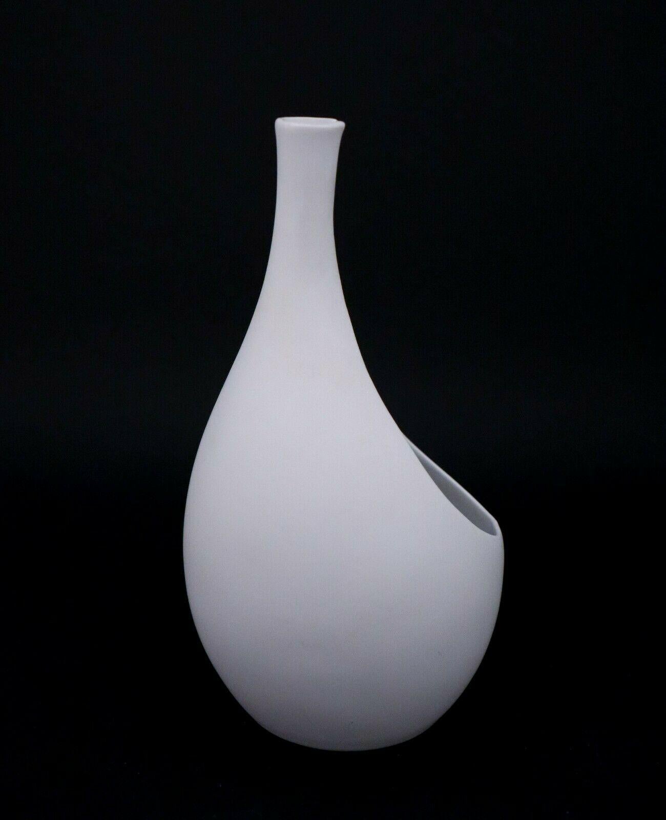 White Vase, Pungo Carrara by Stig Lindberg, Gustavsberg In Excellent Condition For Sale In Stockholm, SE