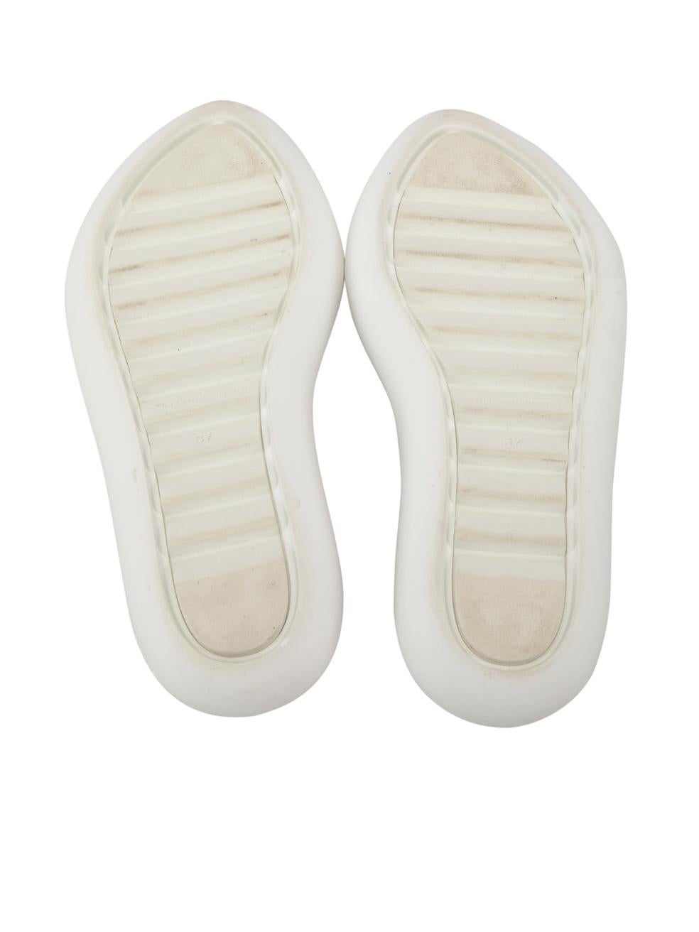 Women's Stella McCartney White Vegan Leather Padded Logo Slides Size IT 37 For Sale