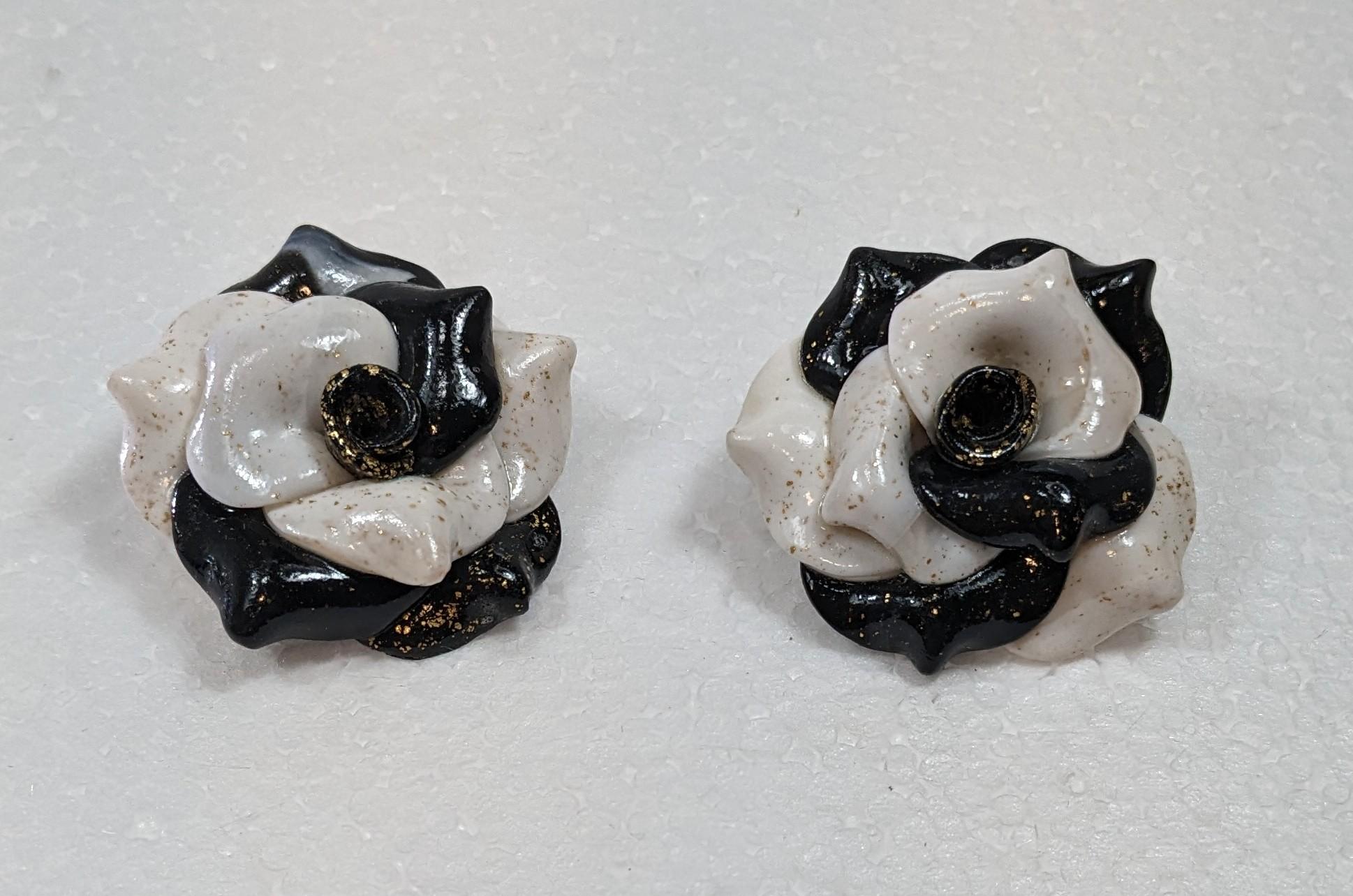White Veined and Black Camelia Polymer Clay Earrings with golplated silver closure
Diameter: 4 cm
Weight: 15,9 grams
Color  White and Black
Handmade

Pradera Fashion Division  is specialized in European Fashion designers, clothing, handbags,