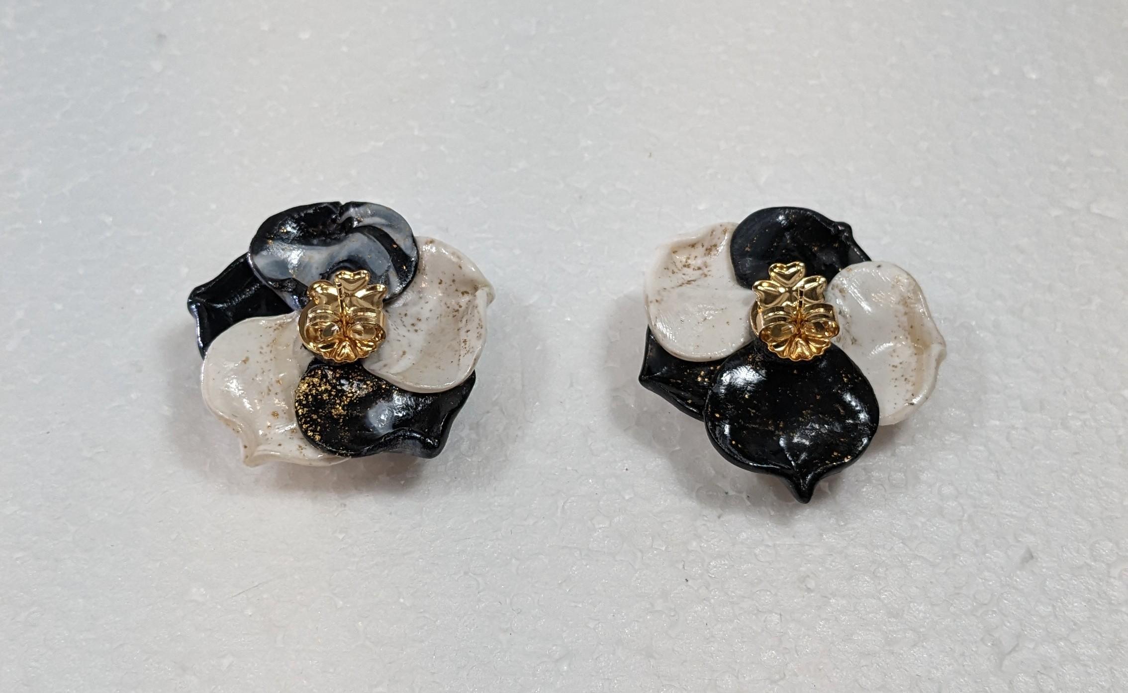 Romantic  White Veined and Black Camelia Polymer  Earrings with golplated silver closure For Sale