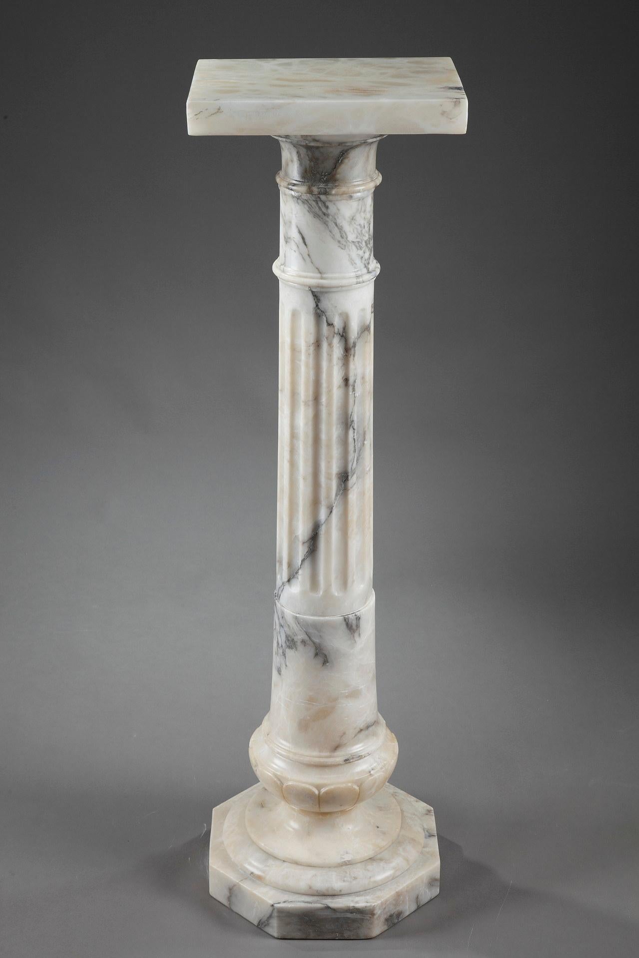 White Veined Marble Pedestal, Late 19th Century In Good Condition In Paris, FR