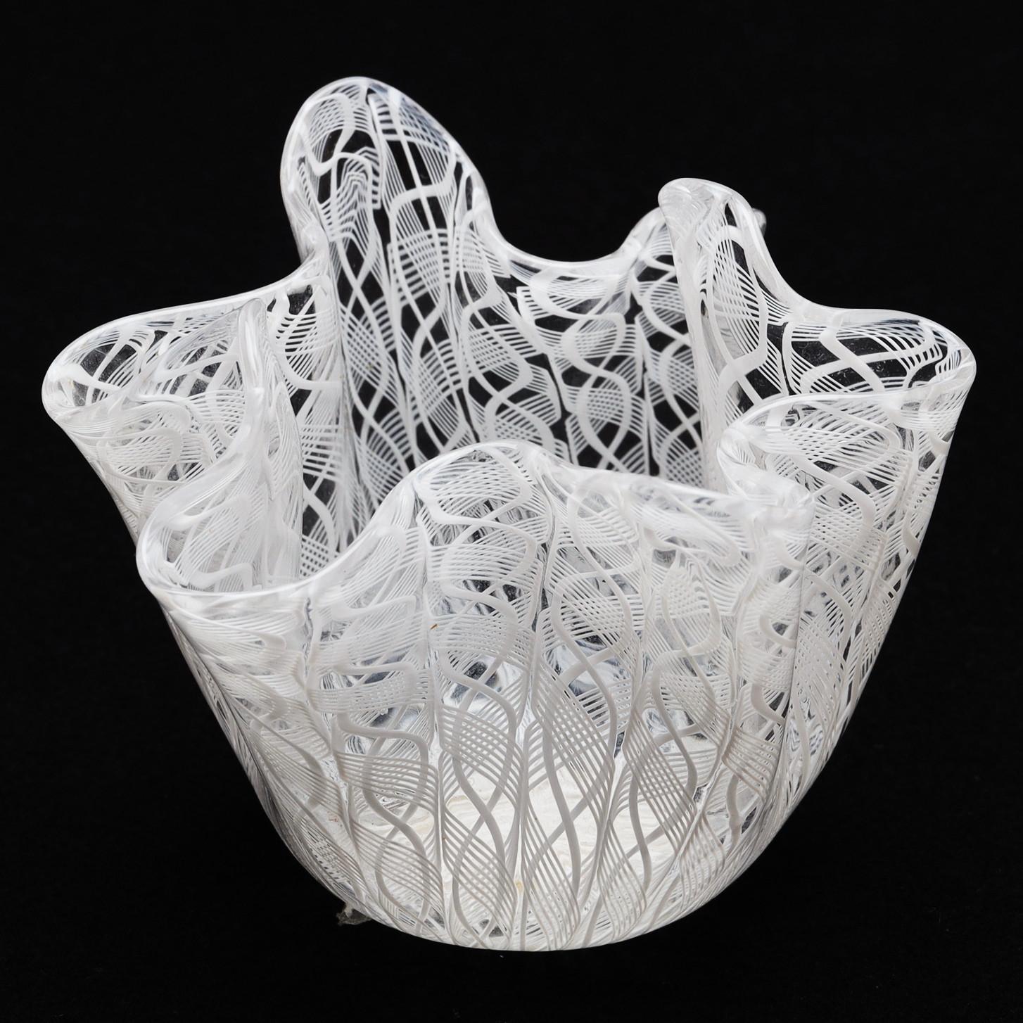 Handkerchief ''zanfirico''  bowl/vase attributed to Fulvio Bianconi for Venini, Murano. This fazzoletto bowl features zanfirico glass with lattimo white netted vertical cane and white ribbons, showcasing a technique dating back to the 16th century