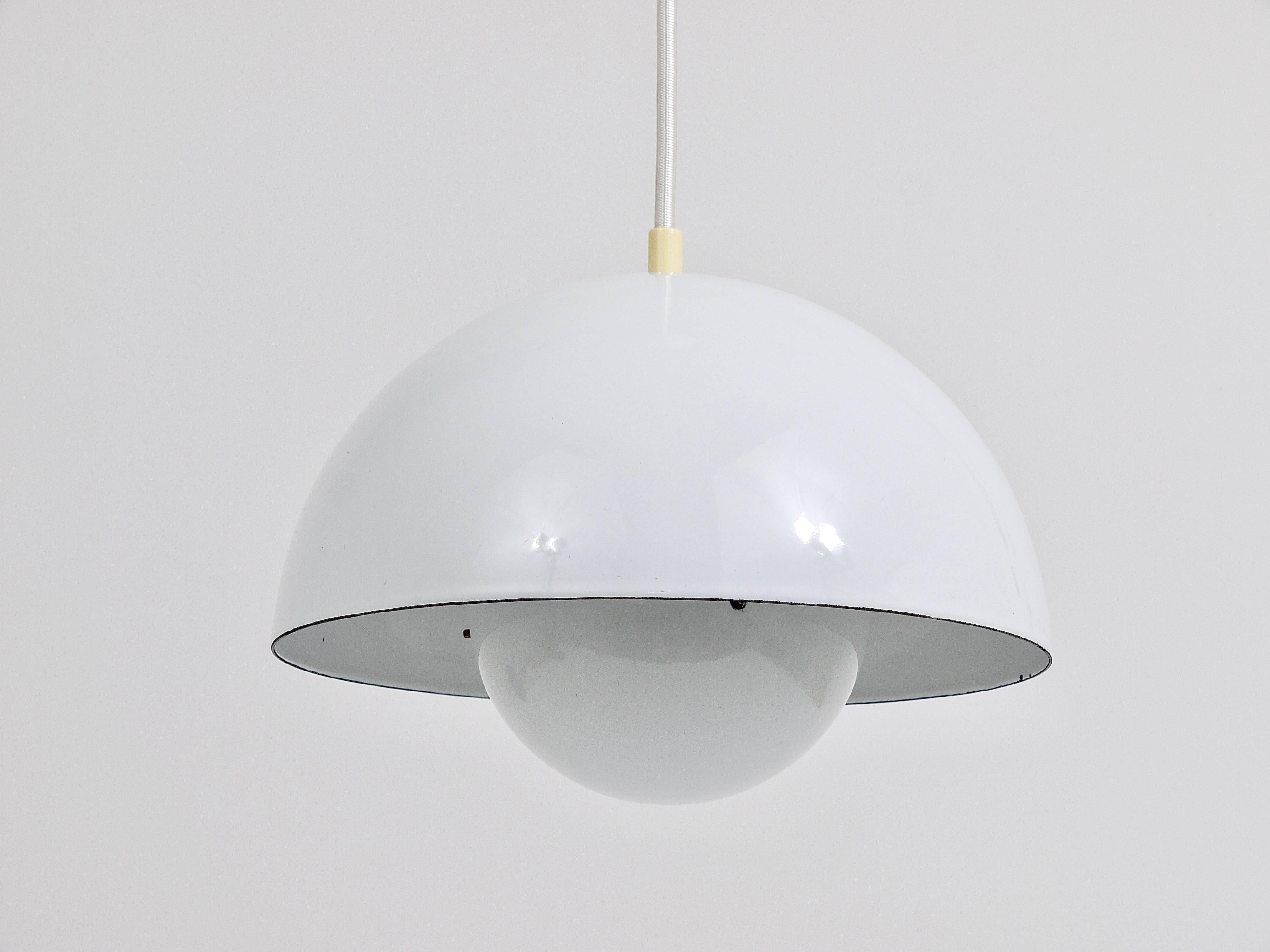 Danese Lampada a sospensione a vaso di fiori bianca di Verner Panton, Louis Poulsen, Danimarca, 1969 in vendita