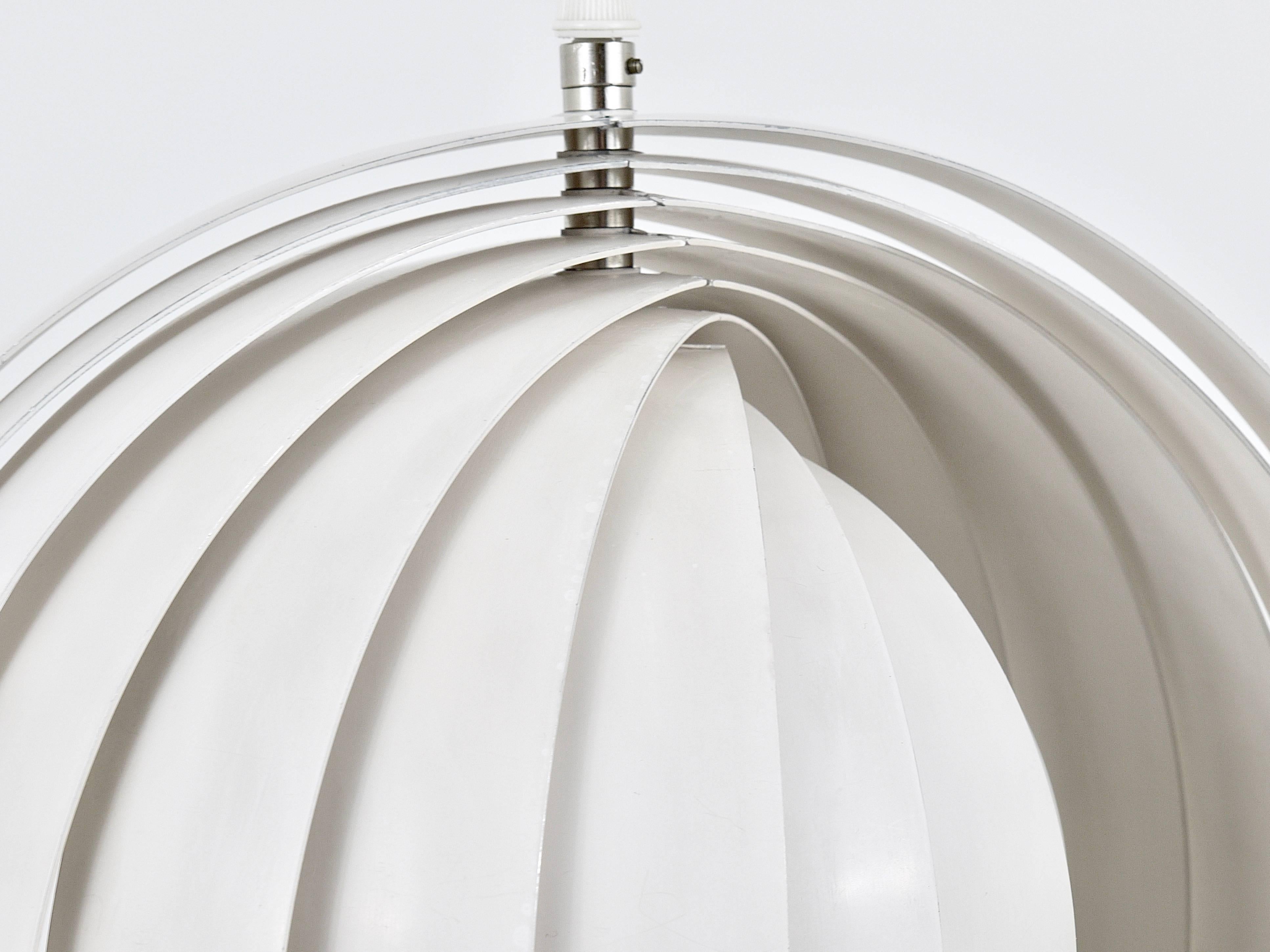 Weiße Verner Panton Op-Art Mondlampe Visor-Lampe, Louis Poulsen, Dänemark, 1960er Jahre im Angebot 1