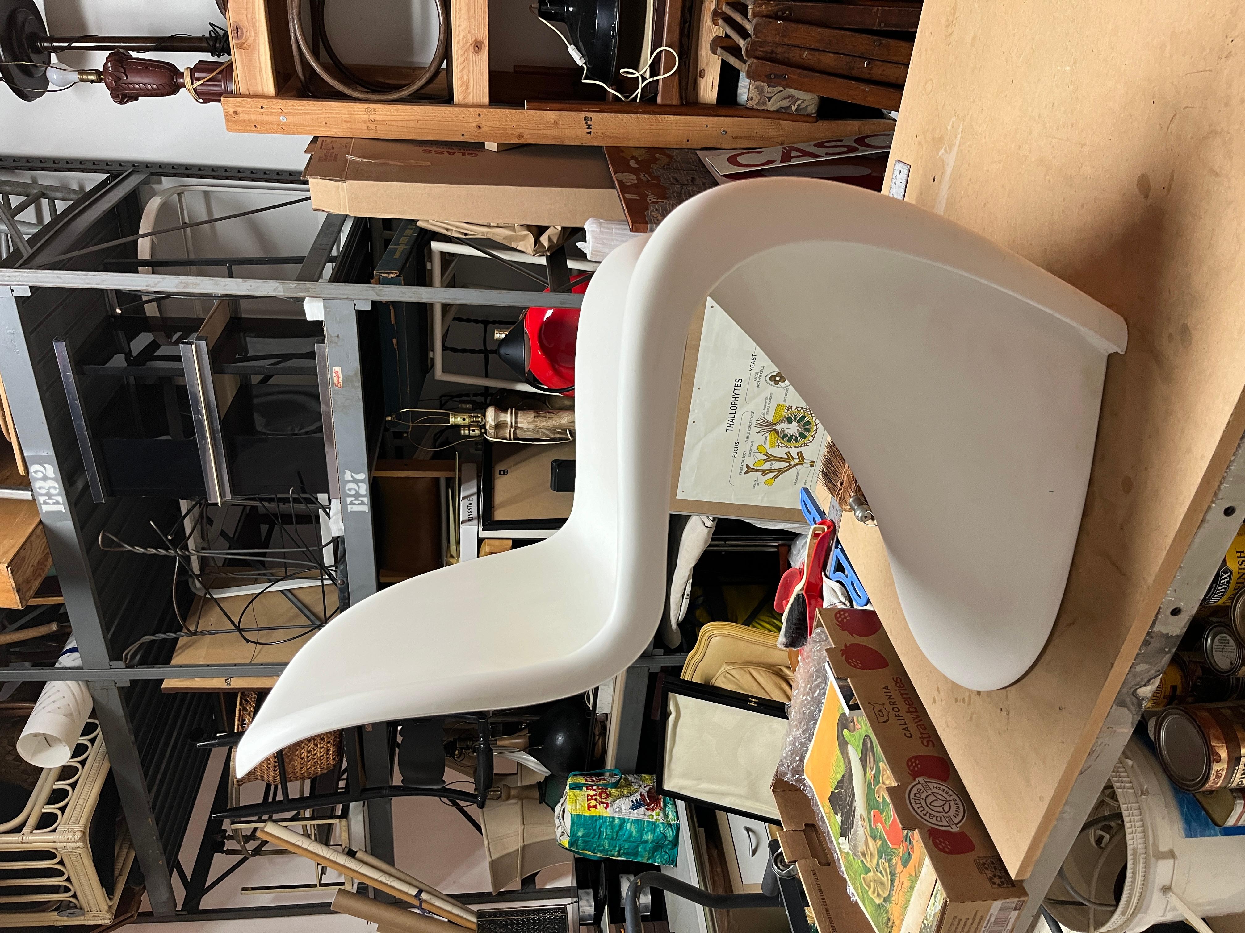 Verner Panton S chair. Classic MCM design. 

Captivated by the potential of plastic, Danish designer Verner Panton created the first single-form injection-molded chair, which was originally manufactured by Vitra for Herman Miller in 1967.