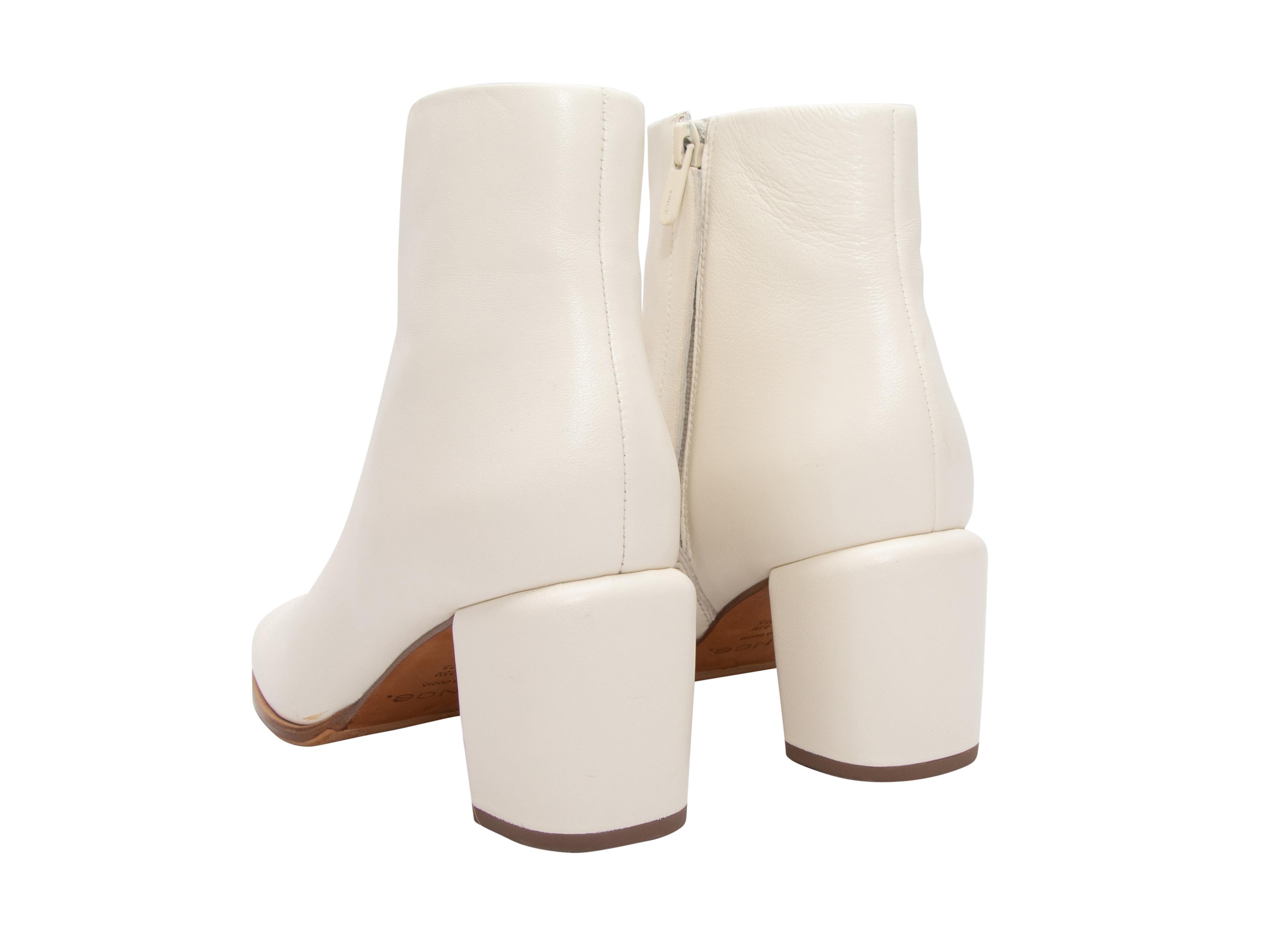 White Vince Heeled Leather Ankle Boots In Excellent Condition In New York, NY