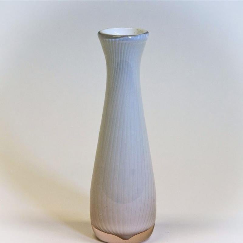 White and beautiful little glass vase designed by Hermann Bongard. Hadeland Glassverk, Norway, 1956. Clean and soft line vase. Lovely as a single piece on the table, in the window etc with or without a flower in it. Measures: H 20 cm, D 6 cm.