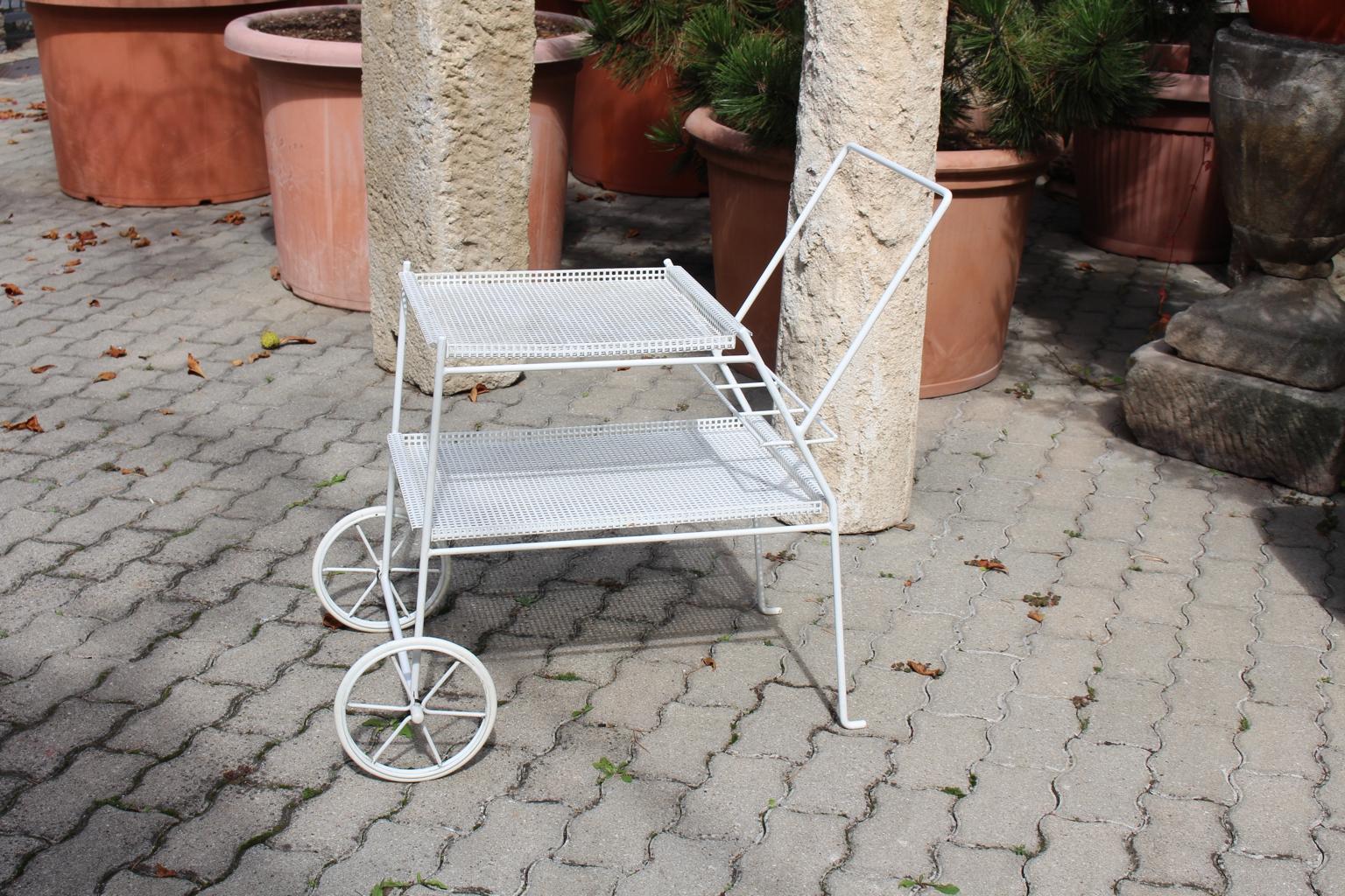 White Vintage Metal Bar Cart Style Mathieu Mategot, circa 1960 France In Good Condition For Sale In Vienna, AT