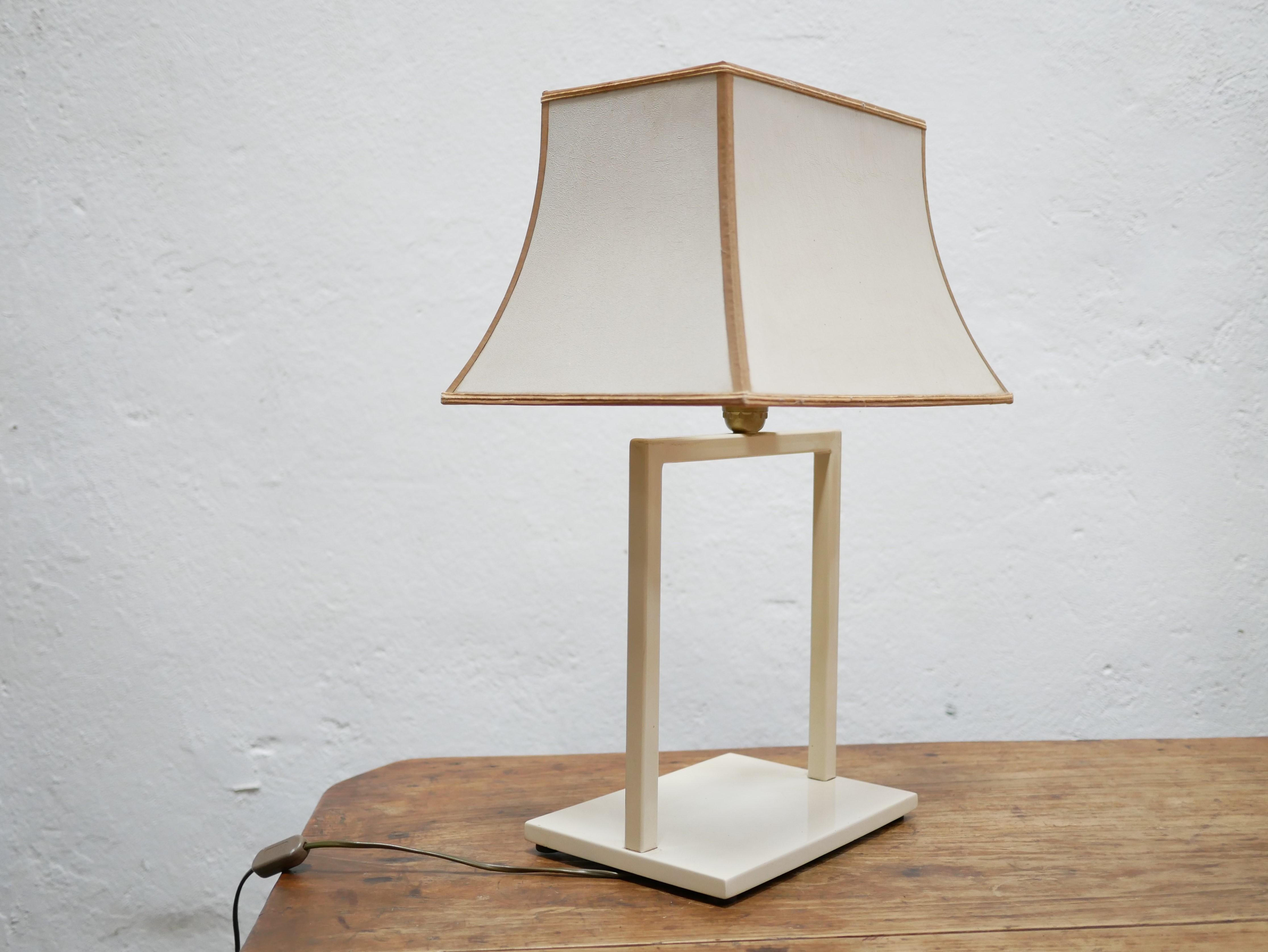 White Vintage Phanera Lamp For Sale 7