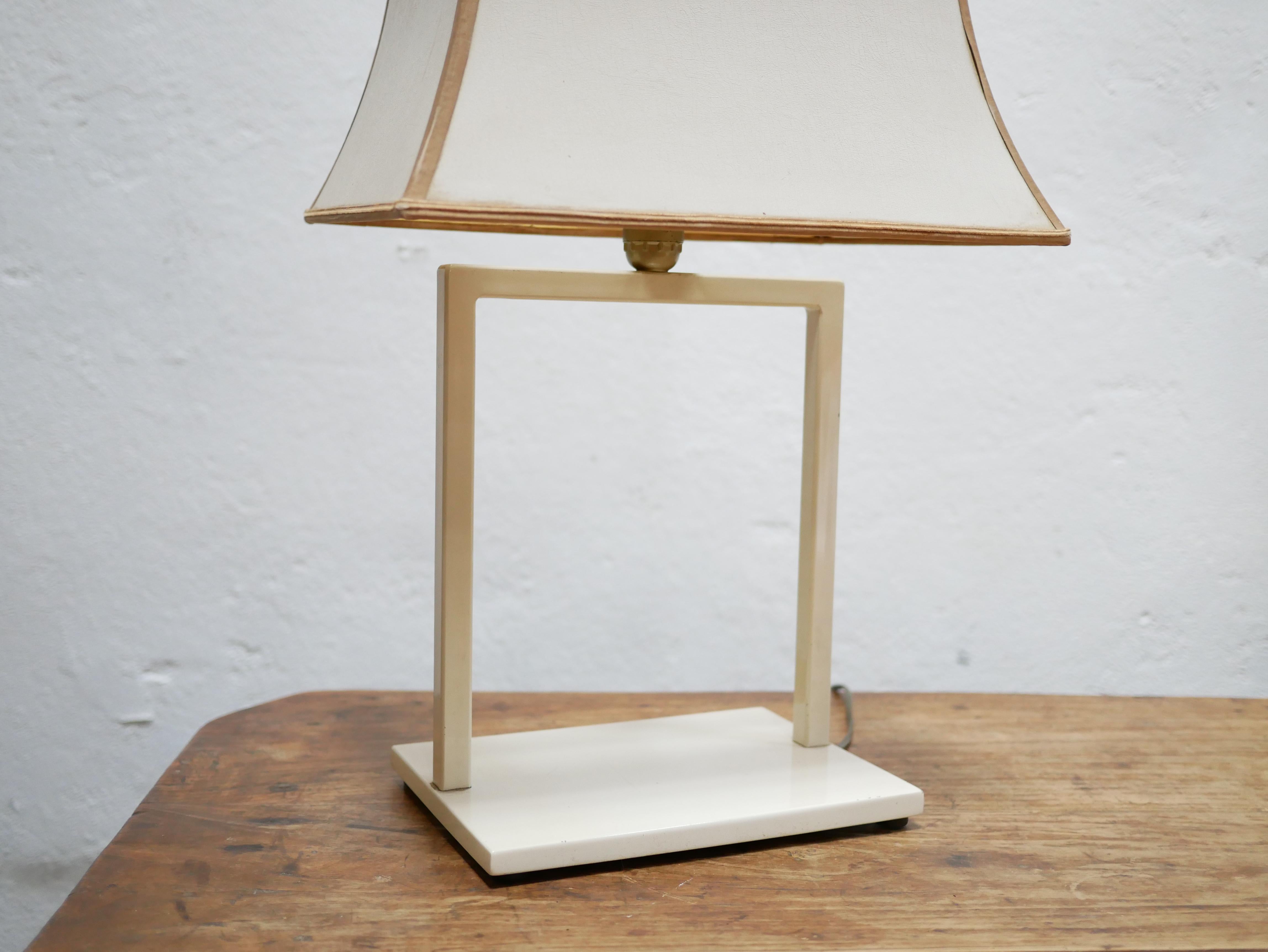 20th Century White Vintage Phanera Lamp For Sale