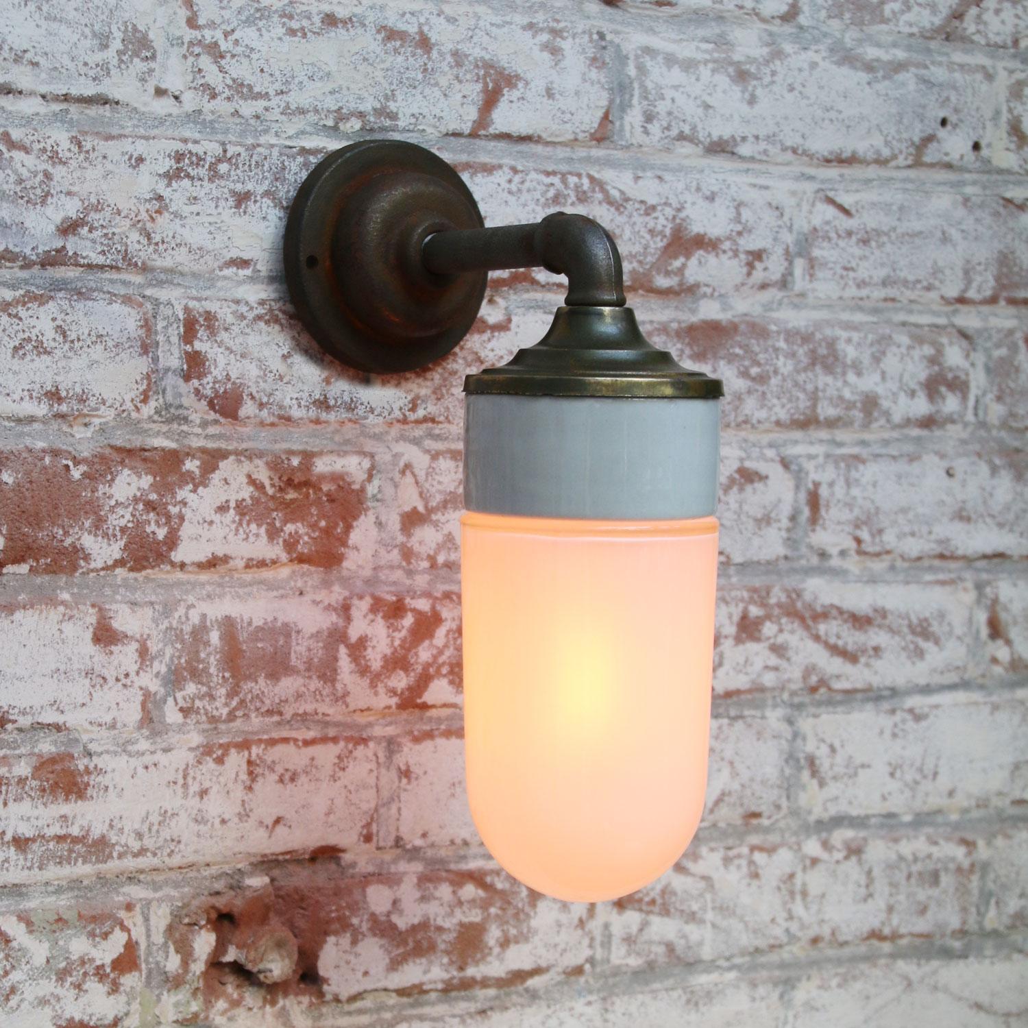 Porcelain Industrial wall lamp.
White porcelain, brass and cast iron
Opaline Milk glass.
2 conductors, no ground.

Diameter cast iron wall piece 10.5 cm / 4”.
2 holes to secure.

Weight: 2.10 kg / 4.6 lb

Priced per individual item. All lamps have