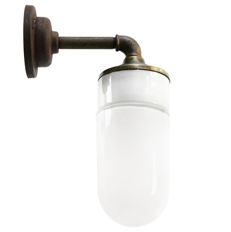 Paire De Grandes Appliques En Verre De Murano Dépoli Au Design Complexe Et Sophistiqu%c3%a9 Avec Supports En Laiton