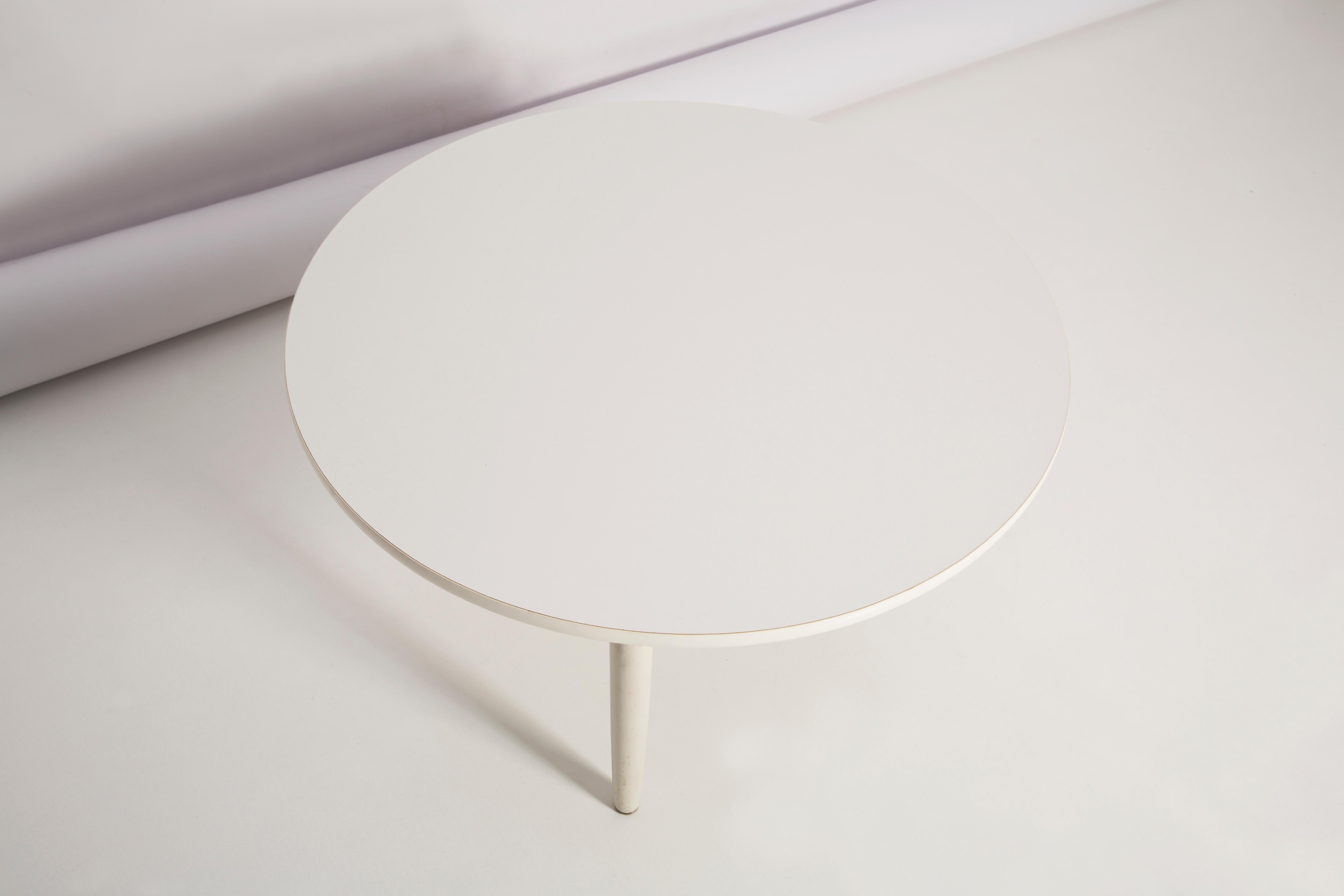 White Vintage Stool and Coffee Table, Denmark, 1960 In Good Condition For Sale In 05-080 Hornowek, PL