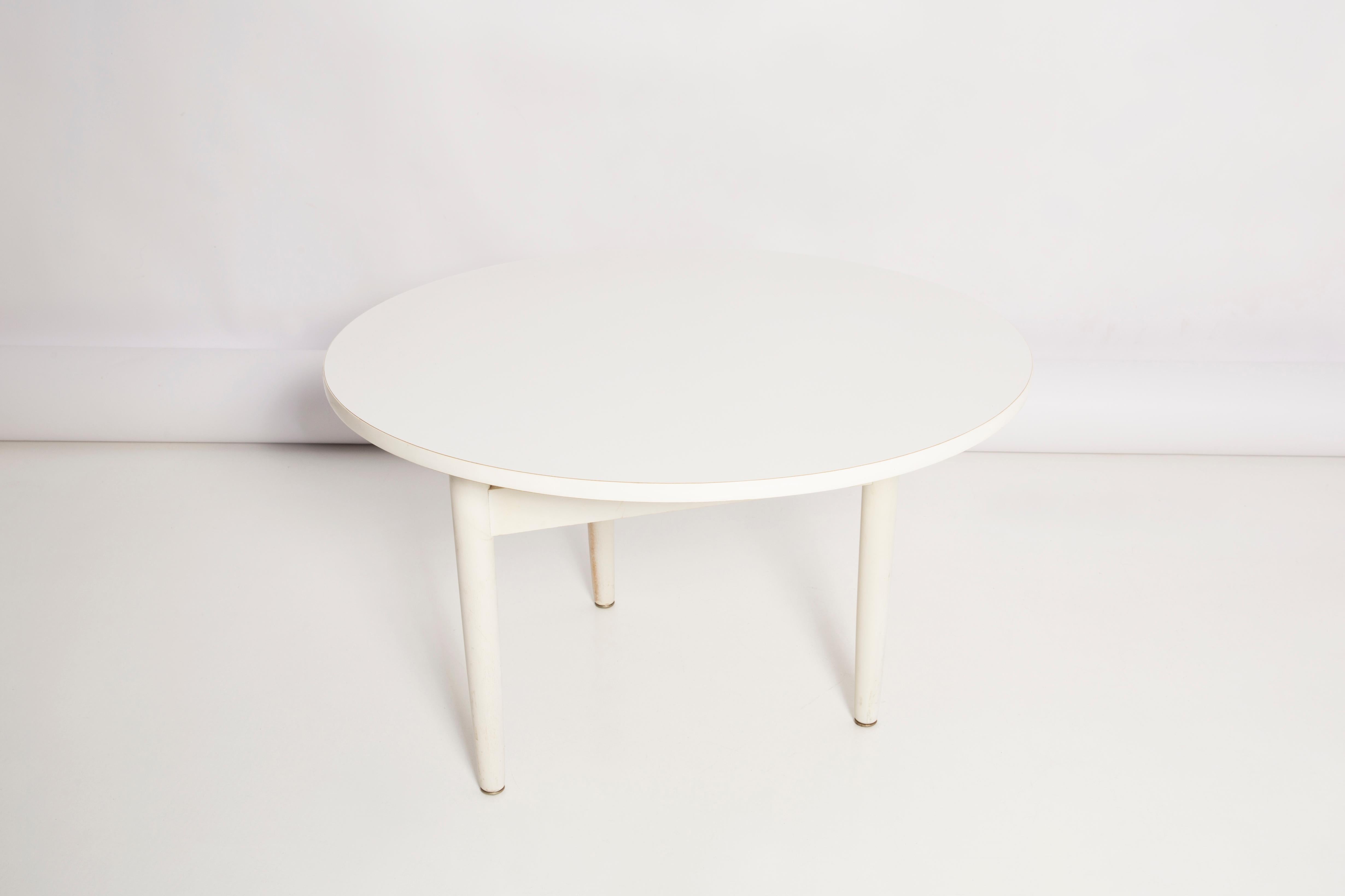 20th Century White Vintage Stool and Coffee Table, Denmark, 1960 For Sale