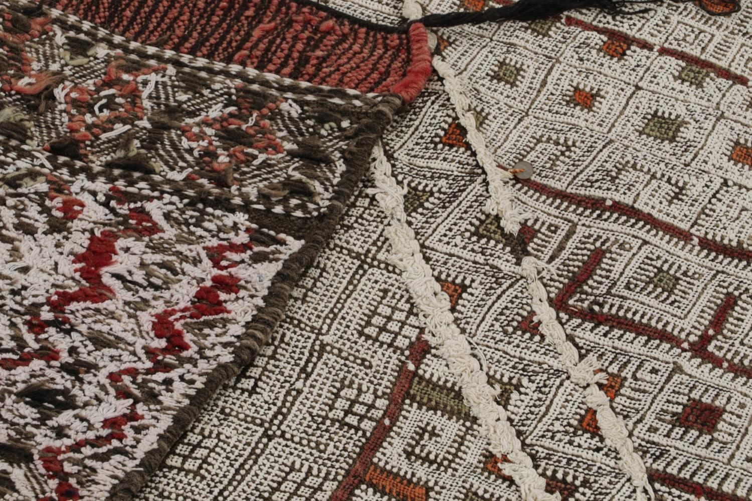  White Vintage Zayane Moroccan Kilim Rug with Geometric Pattern, from Rug & Kili For Sale 1