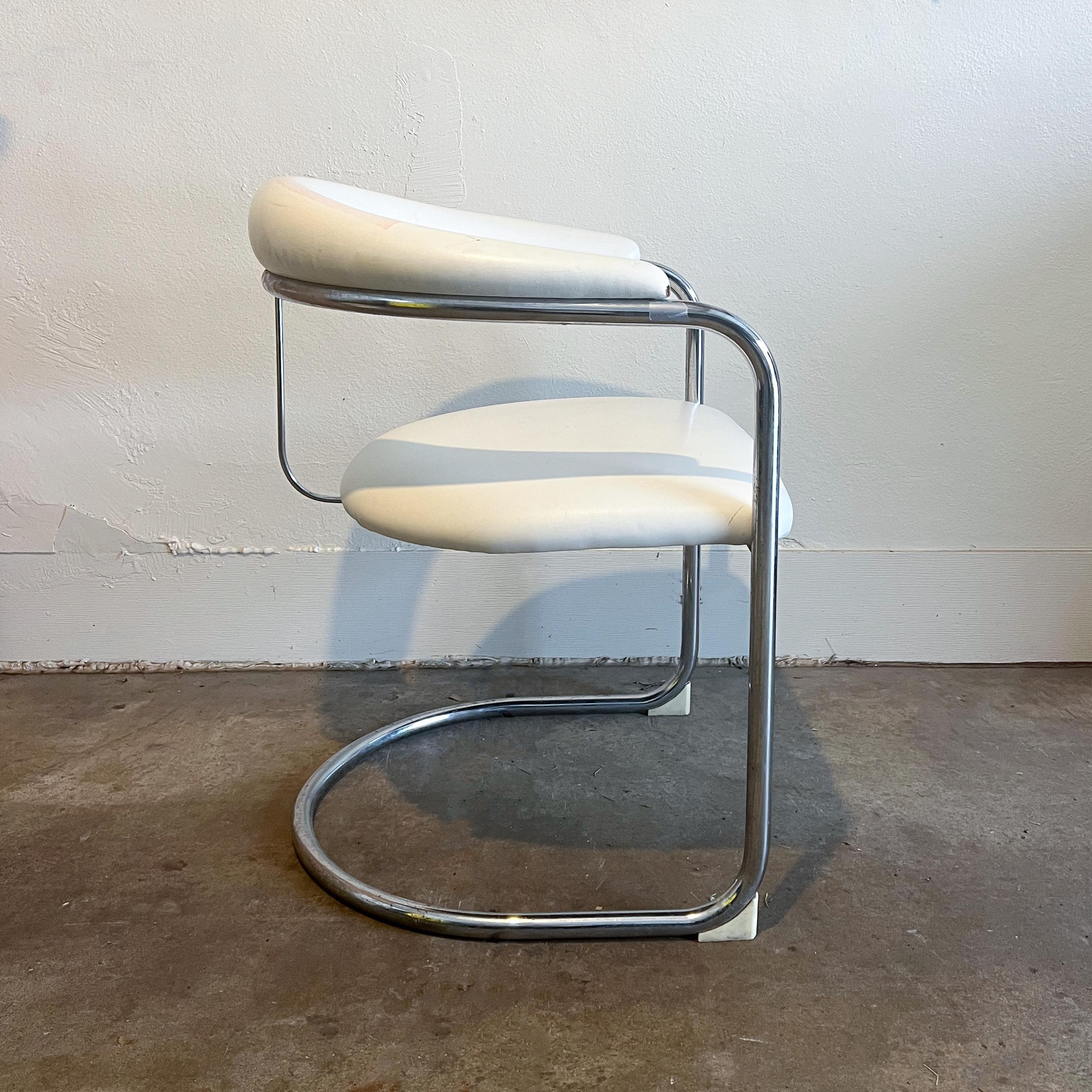 Late 20th Century White Vinyl & Chrome Model SS33 Style Cantilever Chair For Sale