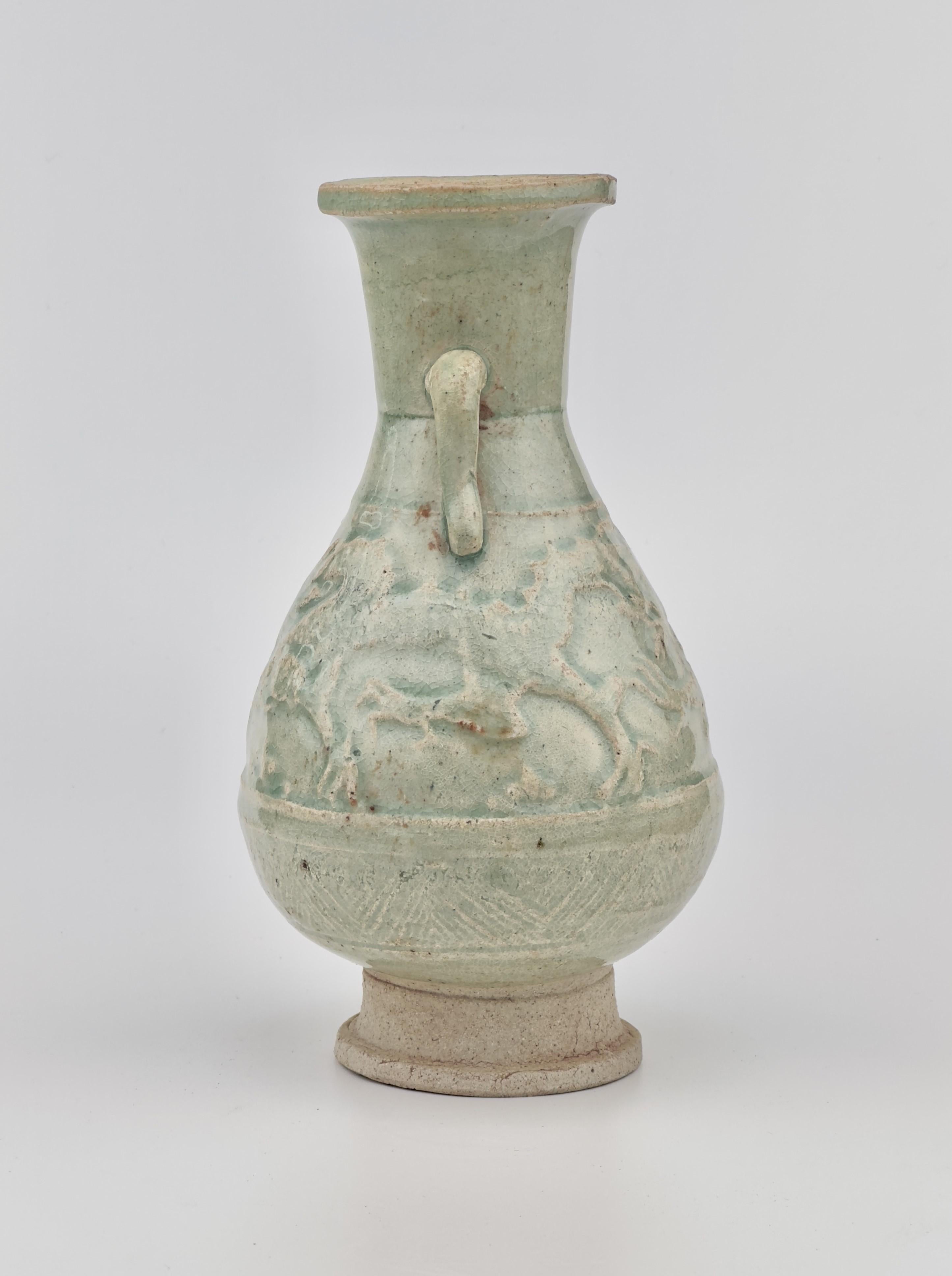 Chinese Export White Ware with two dragons, Yuan Dynasty, 13-14th century For Sale
