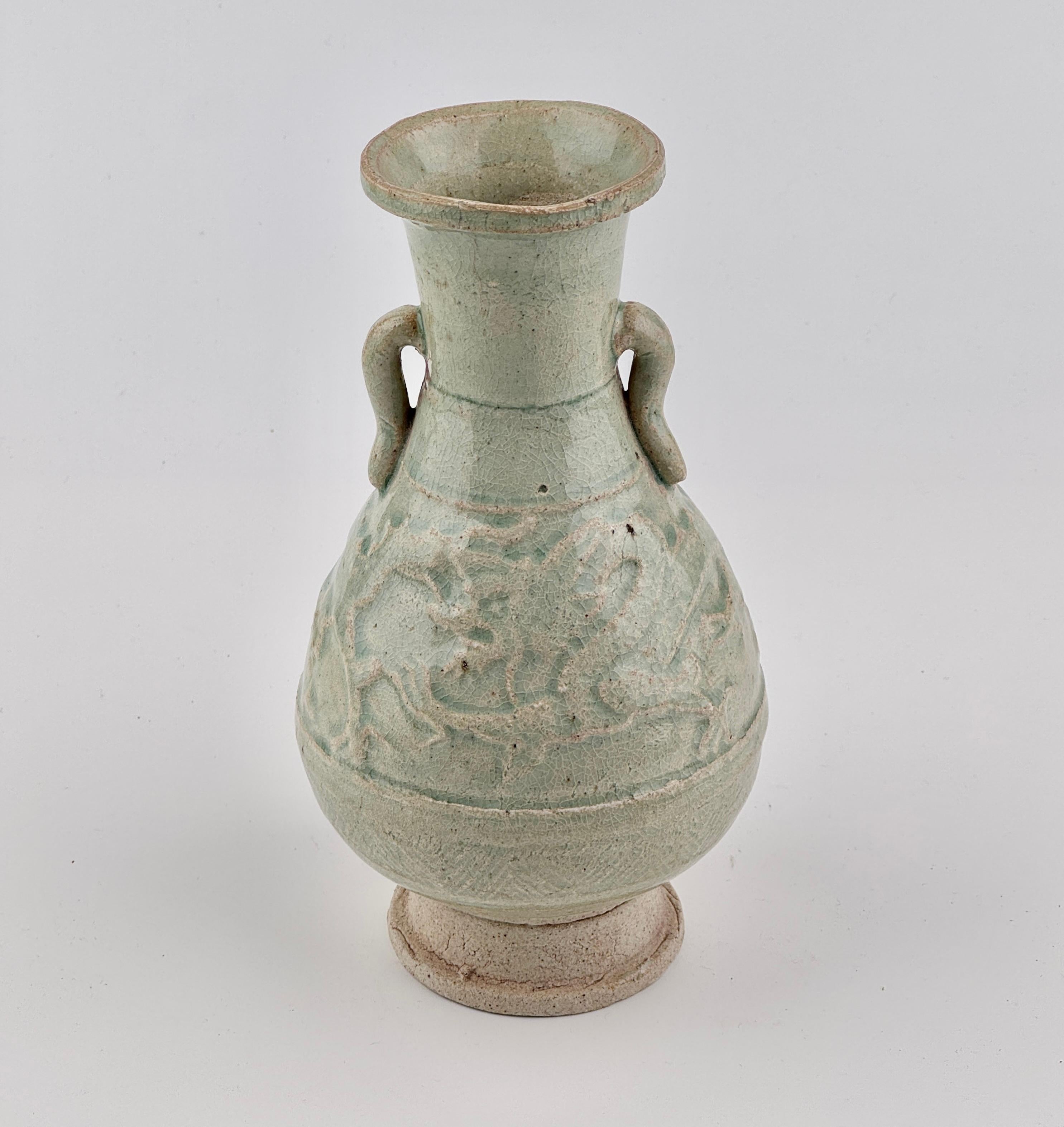 Ceramic White Ware with two dragons, Yuan Dynasty, 13-14th century For Sale