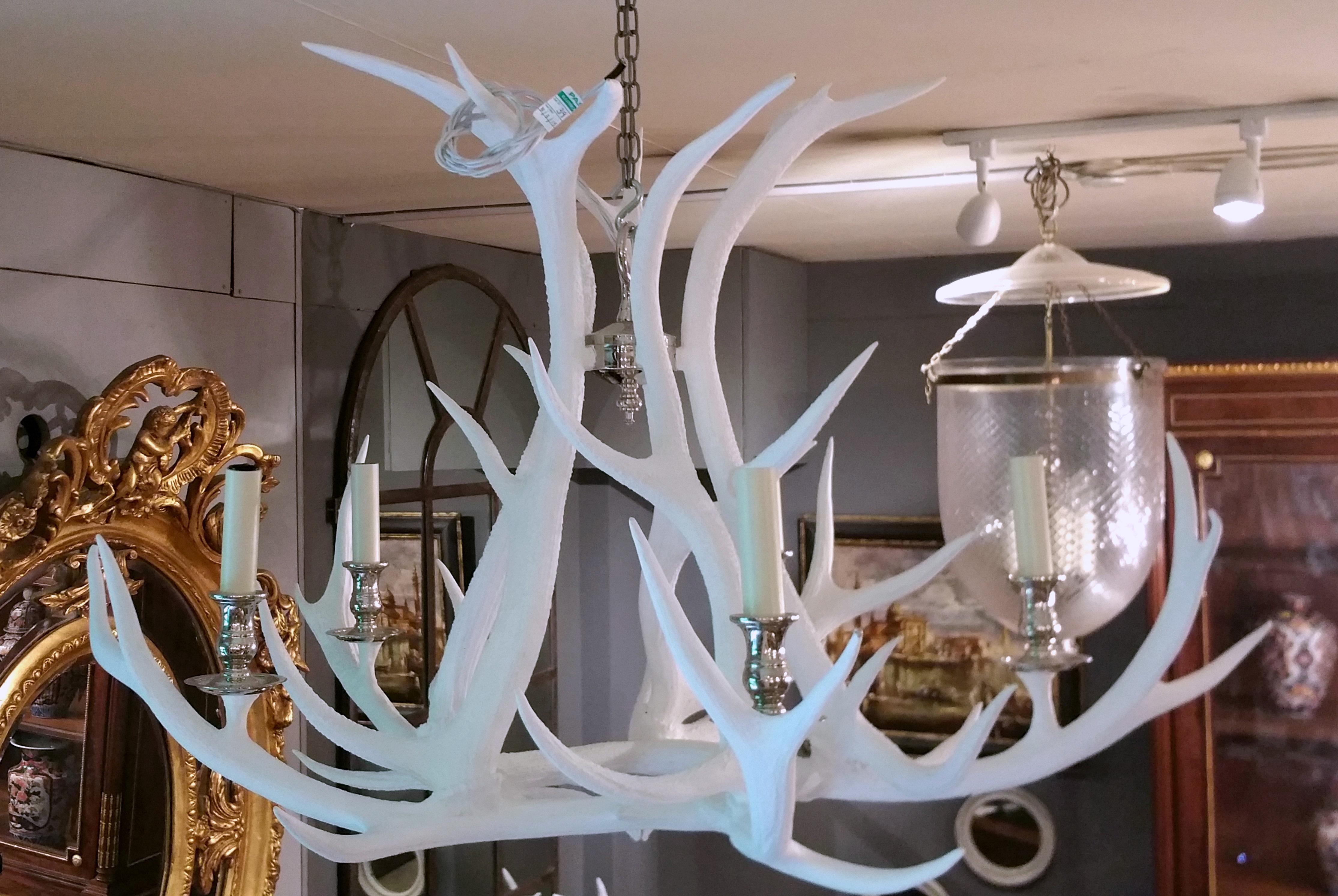 White Washed 21st Century Antler Chandelier with Nickel Finish In New Condition In London, GB